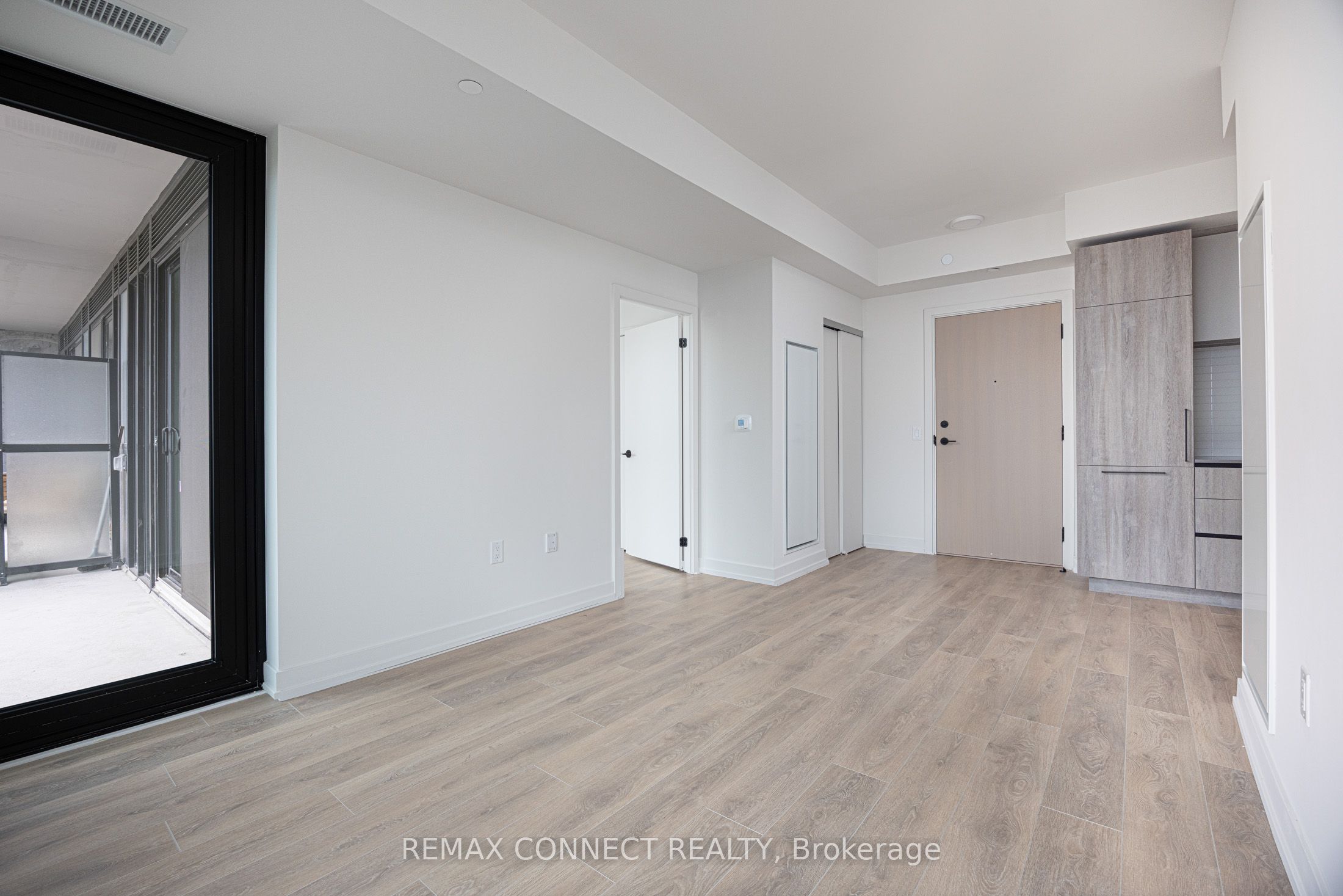 181 Sterling Road 1002 Property Photo 2