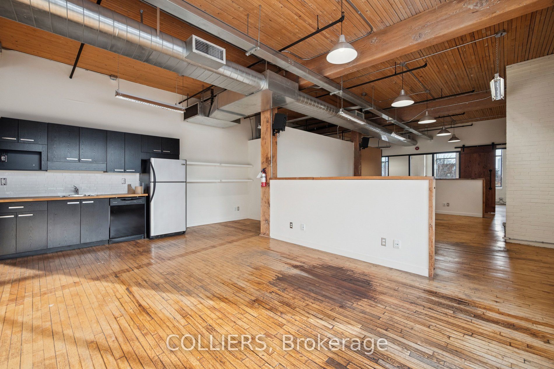 183 Bathurst Street 401 Property Photo 6