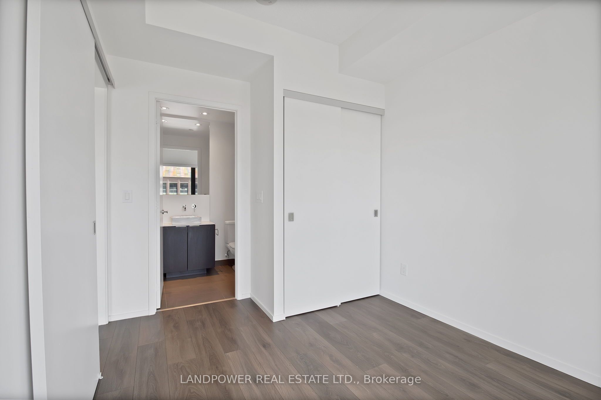 159 Dundas Street E 1107 Property Photo 8