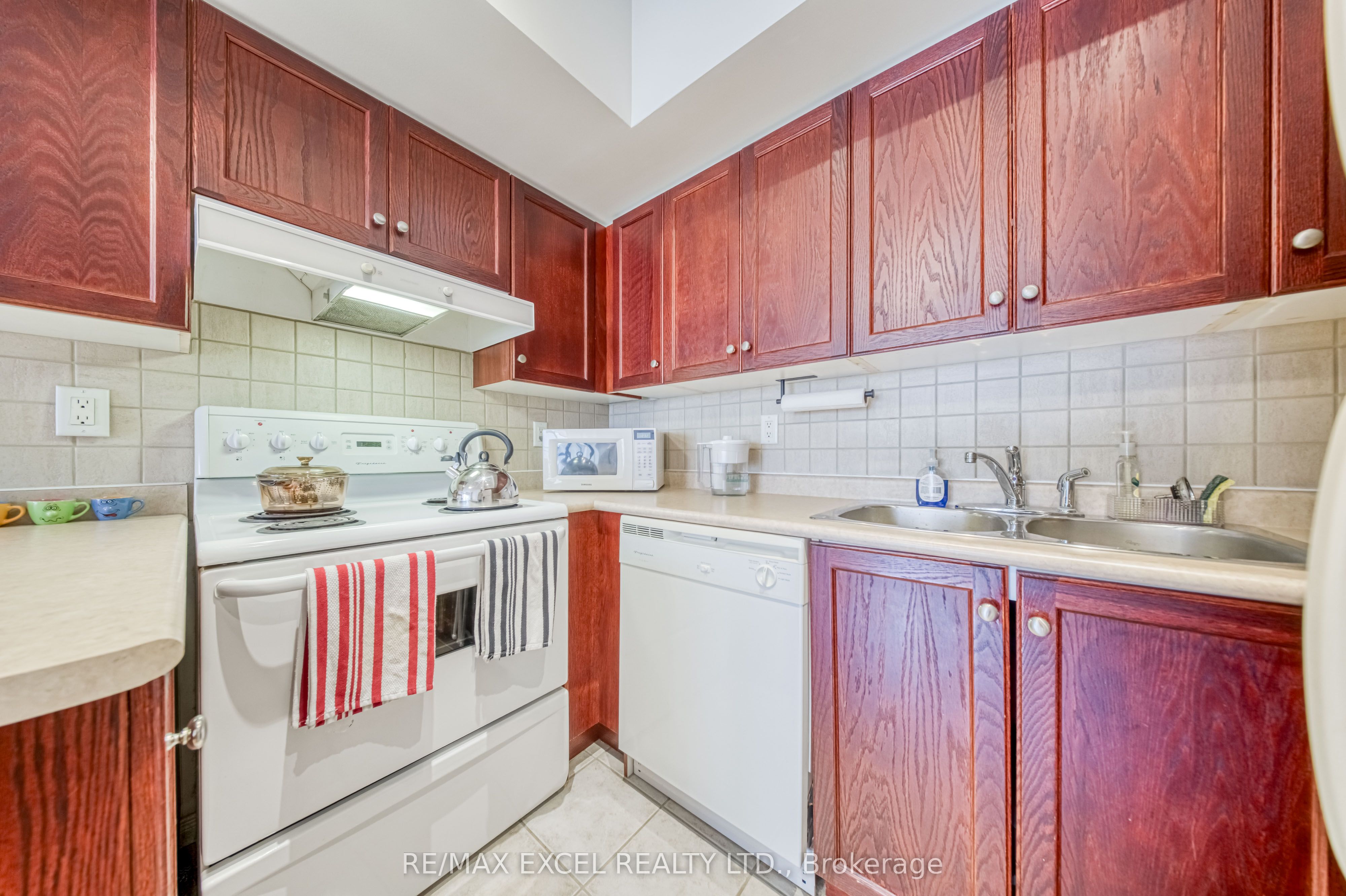 115 Richmond Street E 403 Property Photo 15