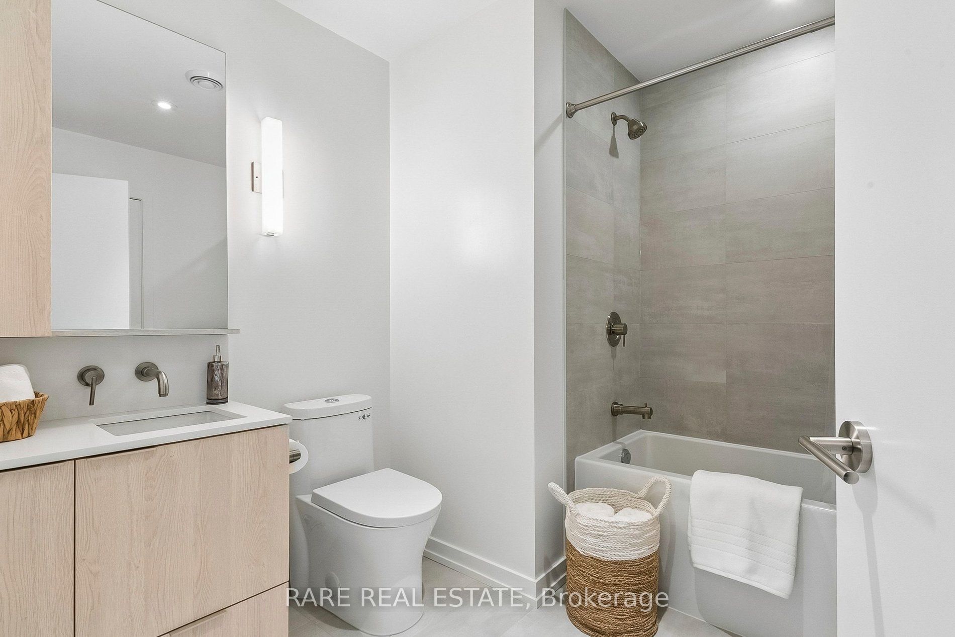 110 Broadway Avenue 2603 Property Photo 16