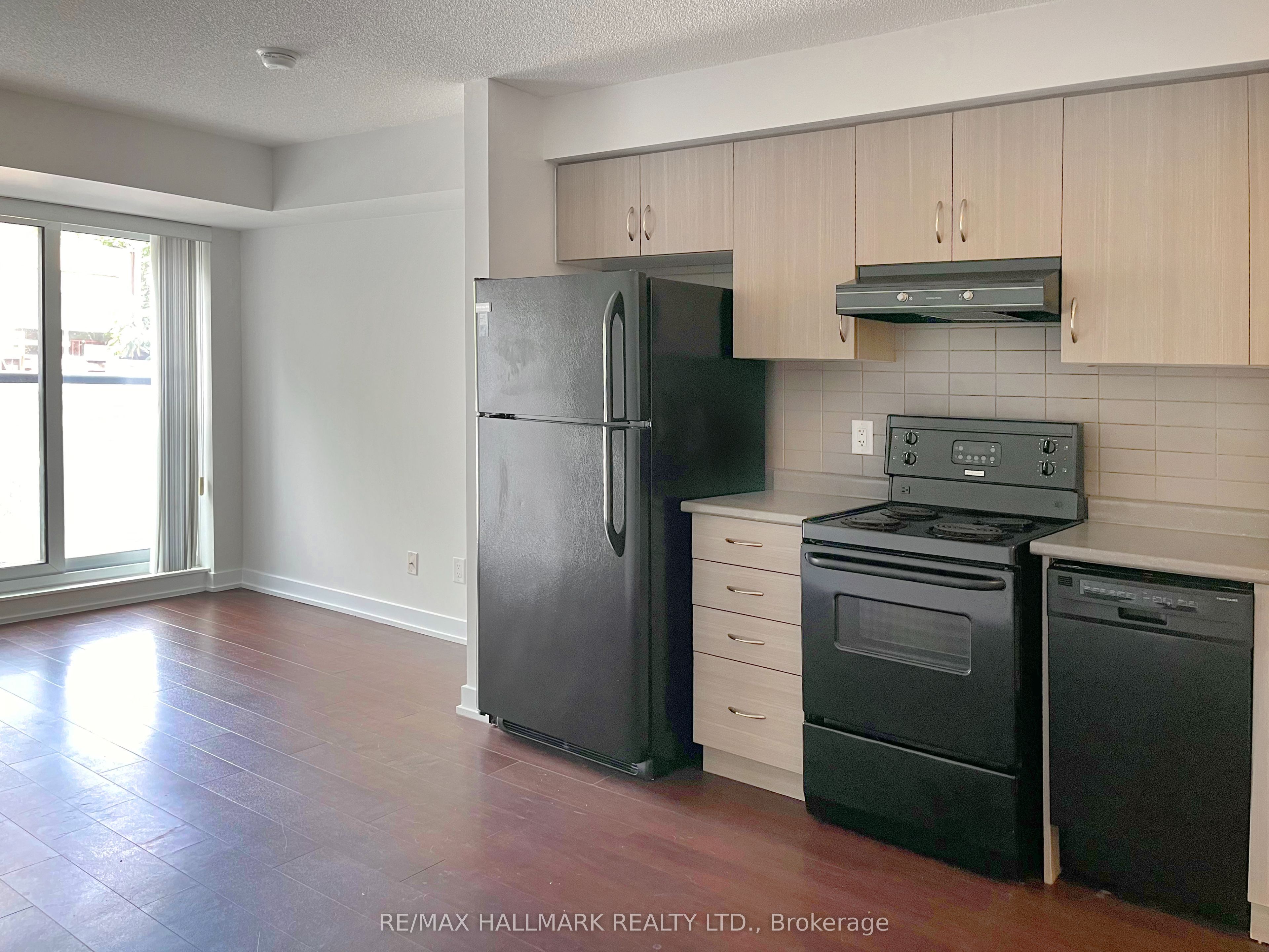 132 Berkeley Street 1007 Property Photo 4