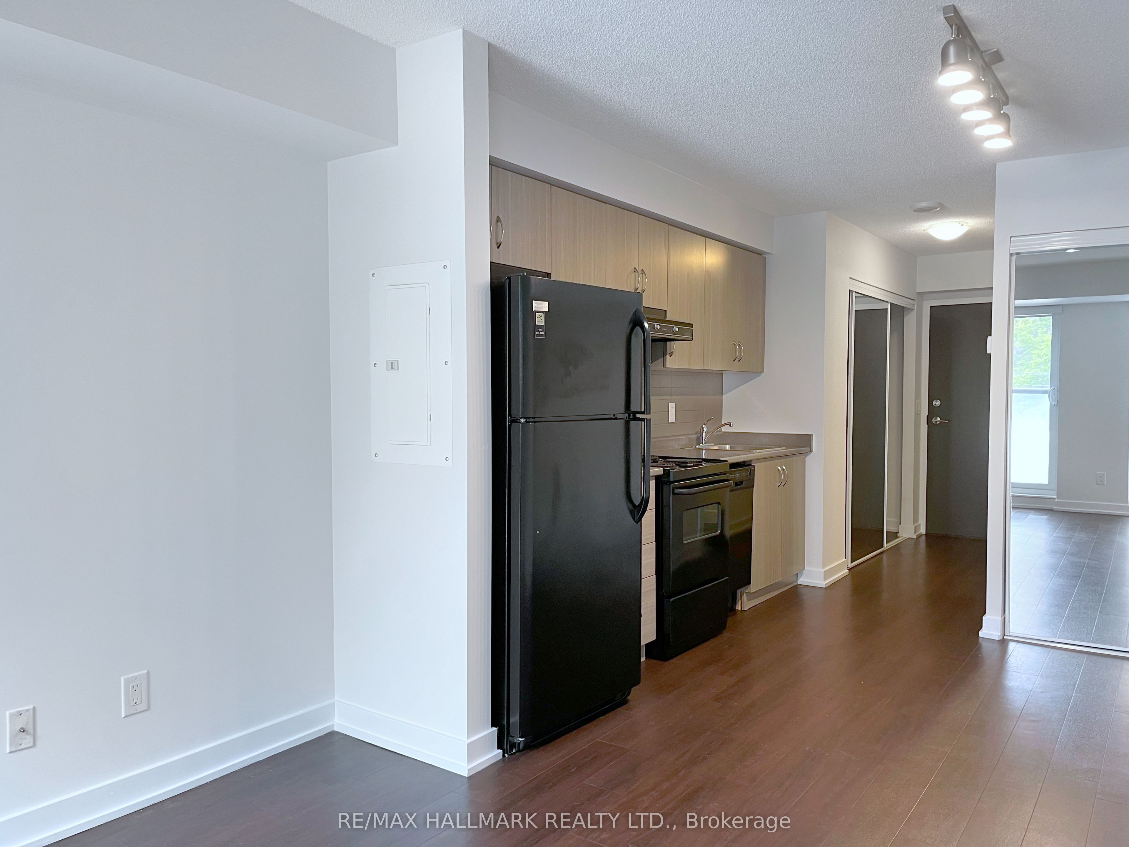132 Berkeley Street 1007 Property Photo 7