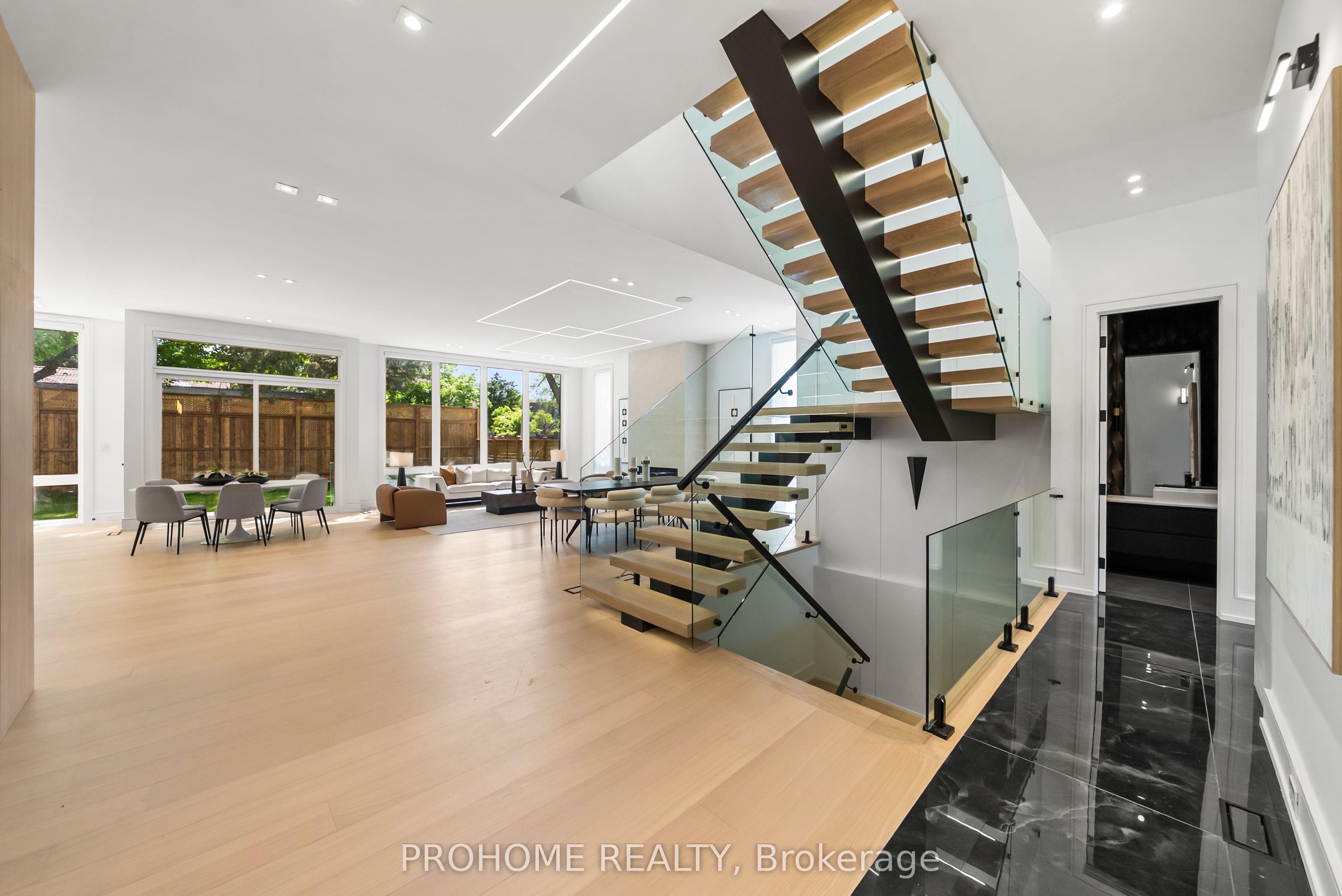 15 Aldershot Crescent Property Photo 6