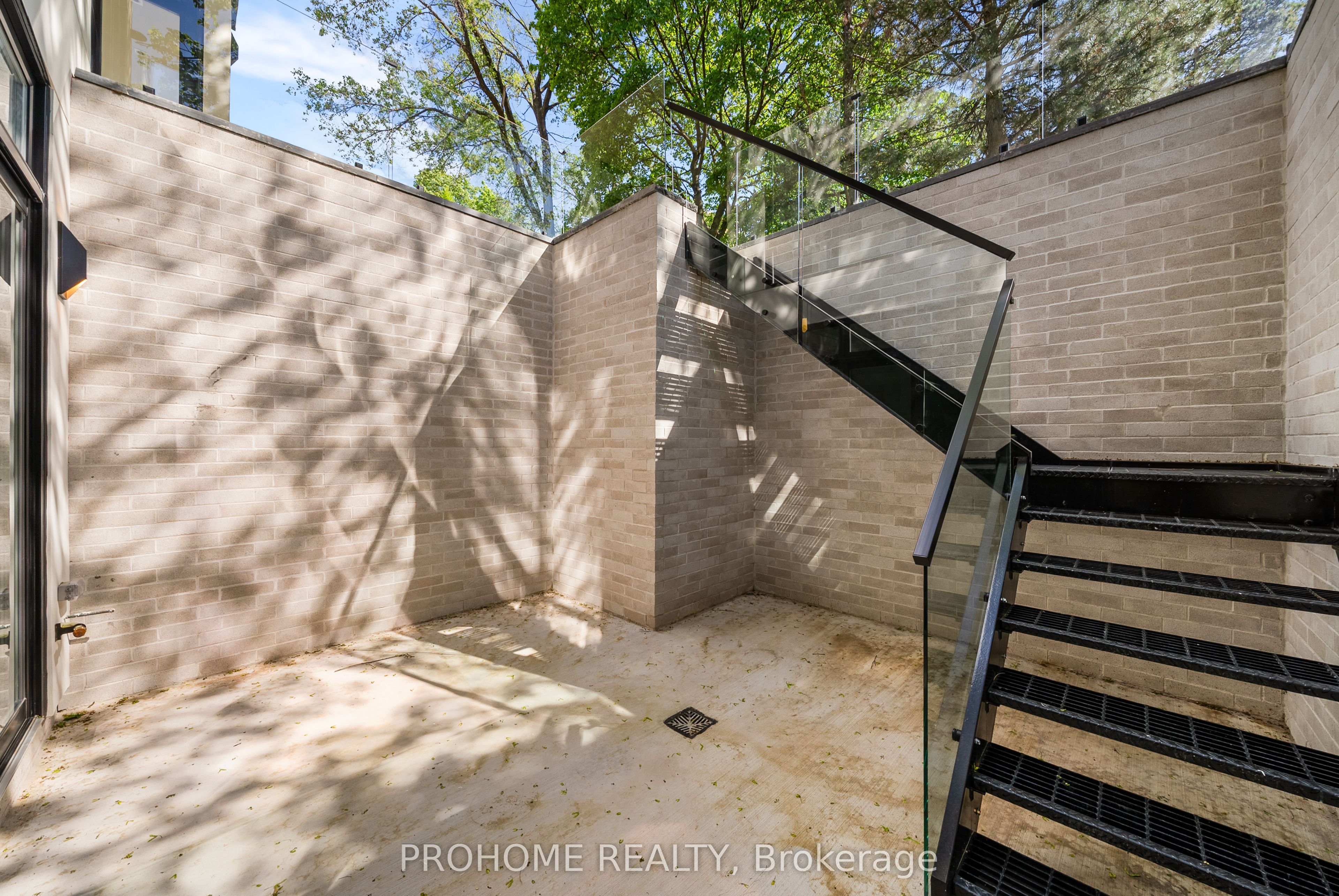 15 Aldershot Crescent Property Photo 44