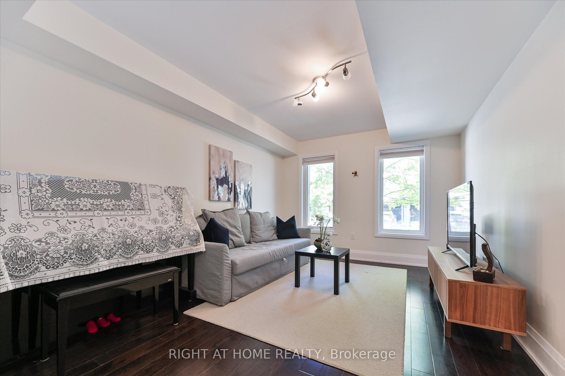 18 Kenneth Wood Crescent Property Photo 3