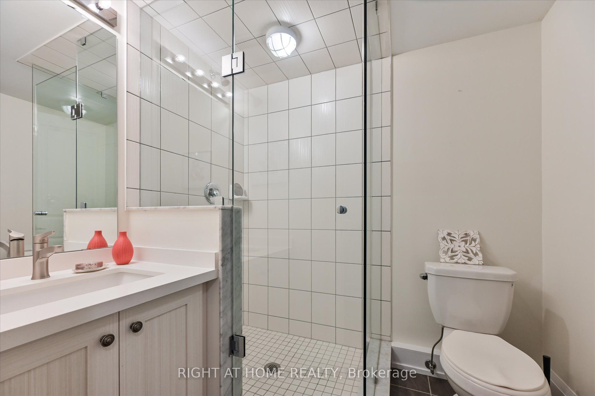 18 Kenneth Wood Crescent Property Photo 5