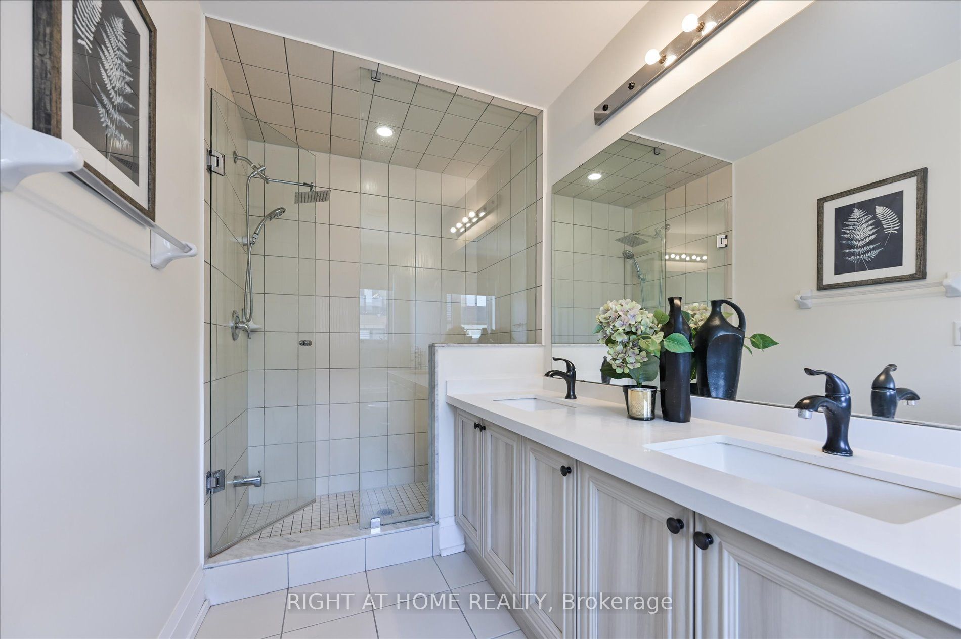 18 Kenneth Wood Crescent Property Photo 19