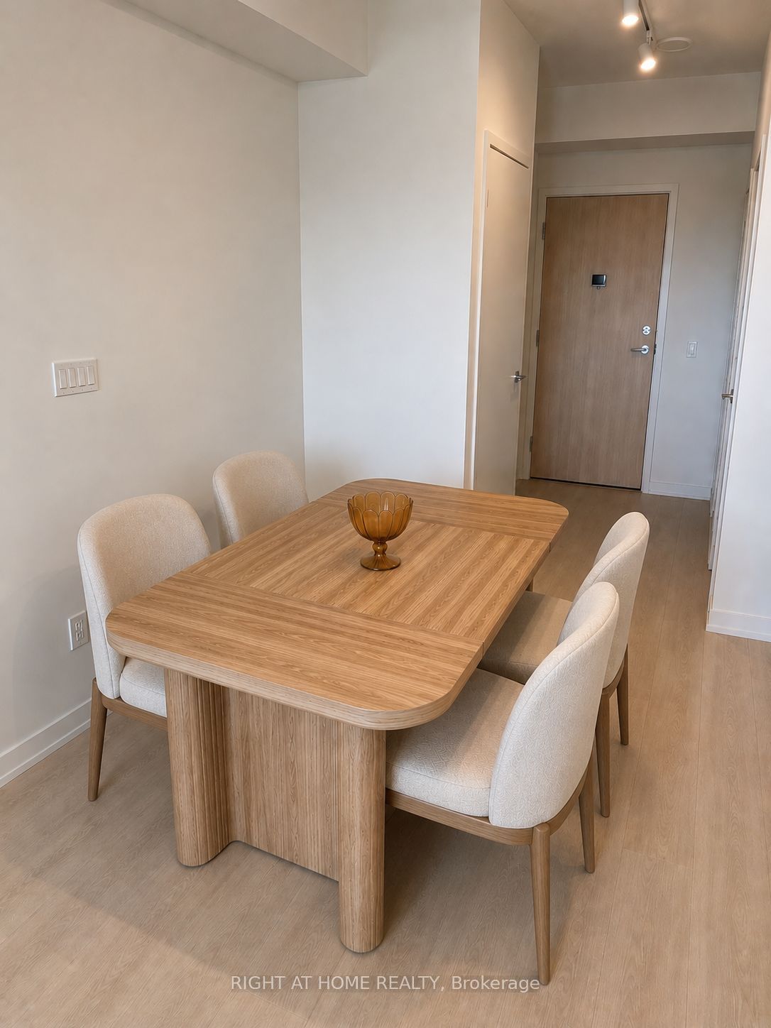 181 Sheppard Avenue E 604 Property Photo 2