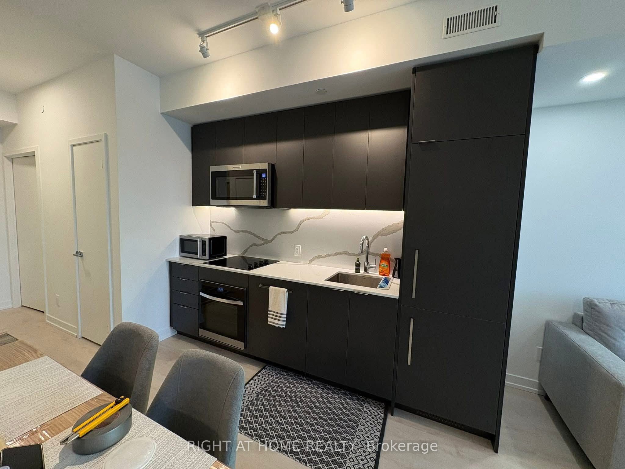 181 Sheppard Avenue E 604 Property Photo 3
