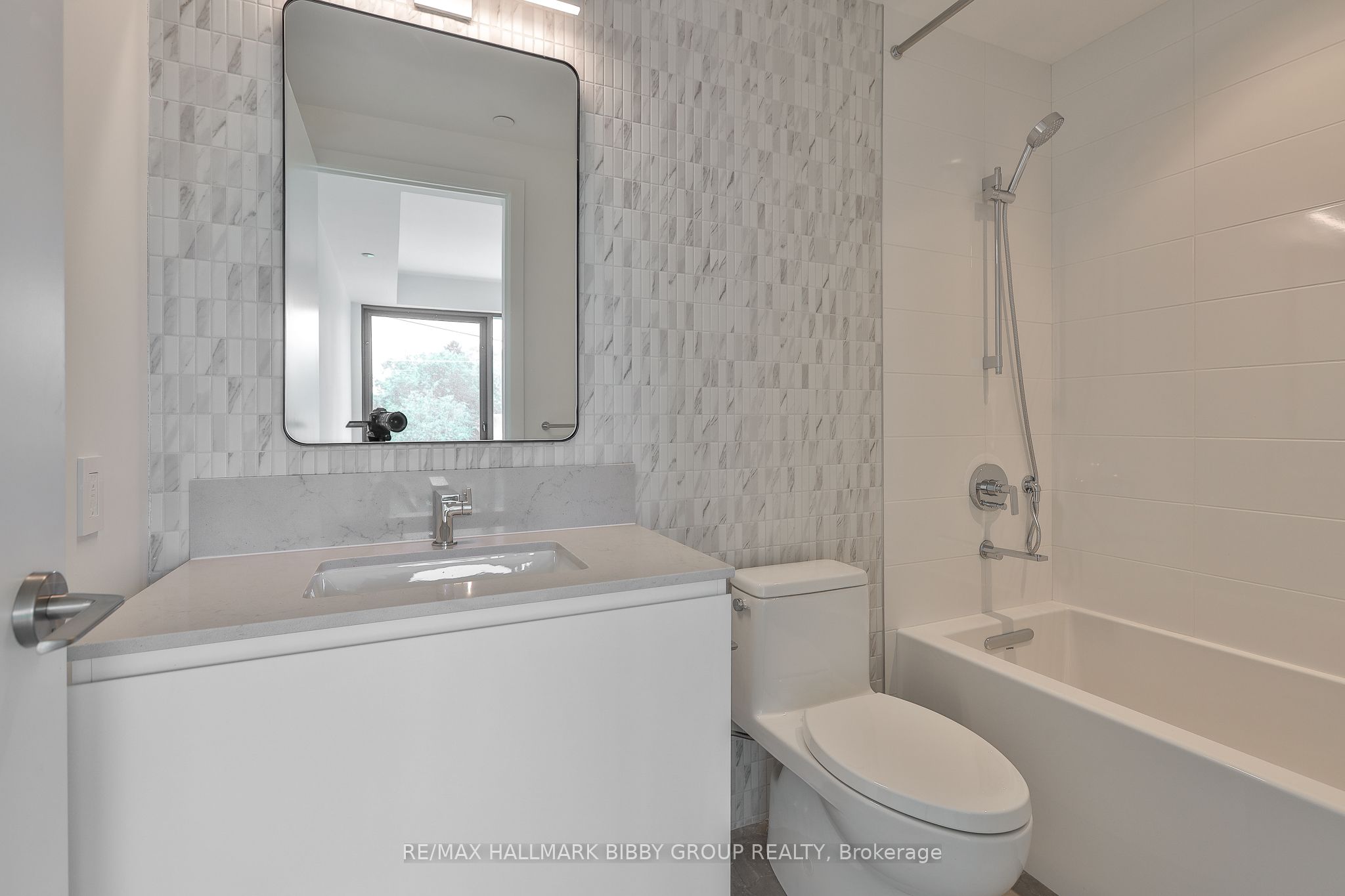 1414 Bayview Avenue 212 Property Photo 27