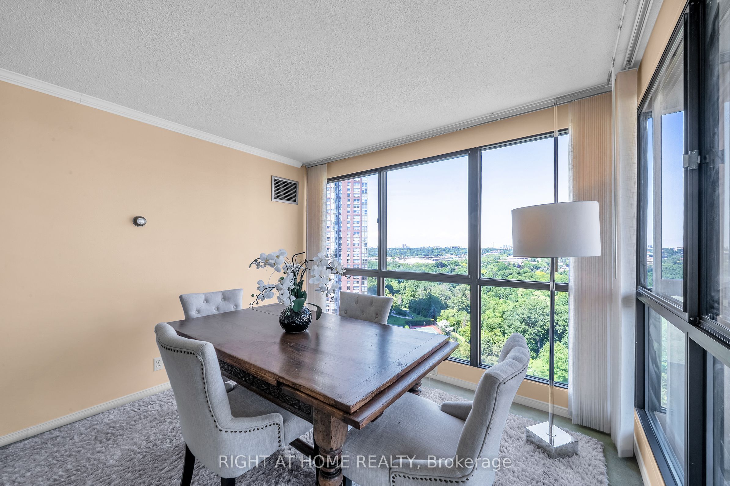 1 Concorde Place 1801 Property Photo 12