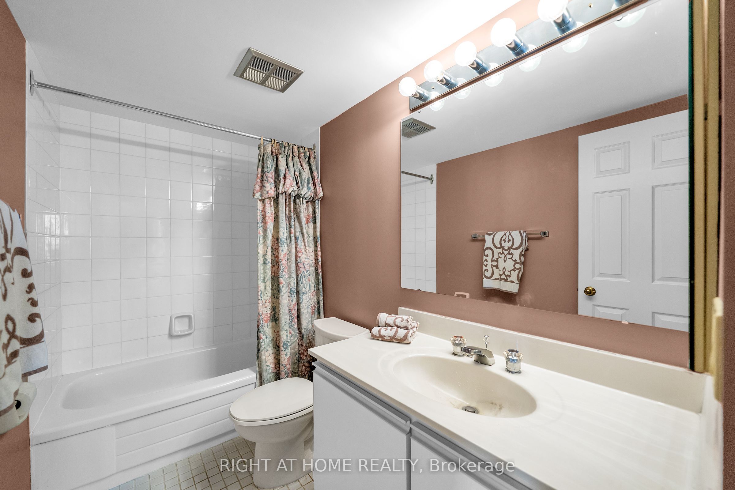 1 Concorde Place 1801 Property Photo 19
