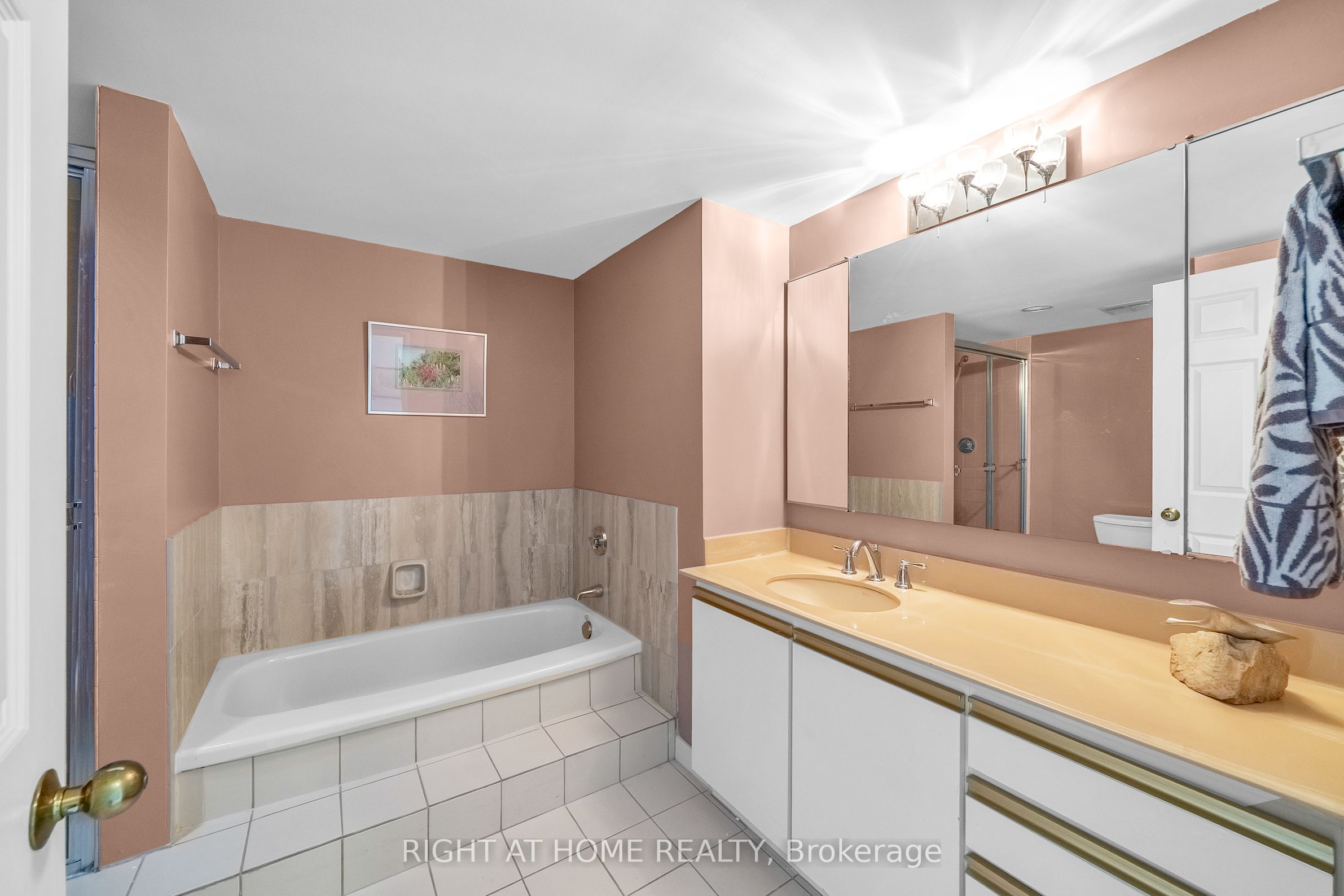 1 Concorde Place 1801 Property Photo 22