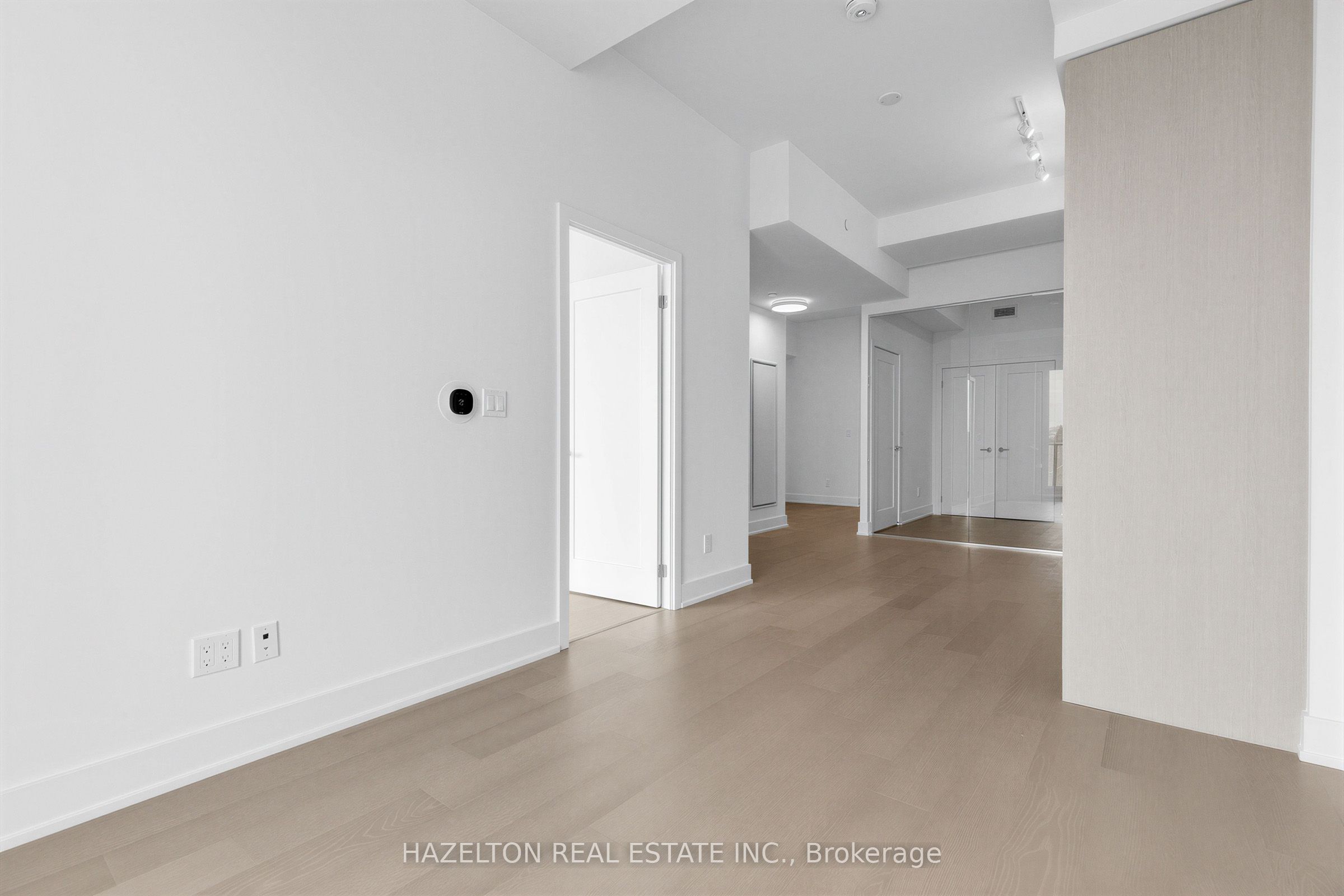 8 Manor Road W 705 Property Photo 10