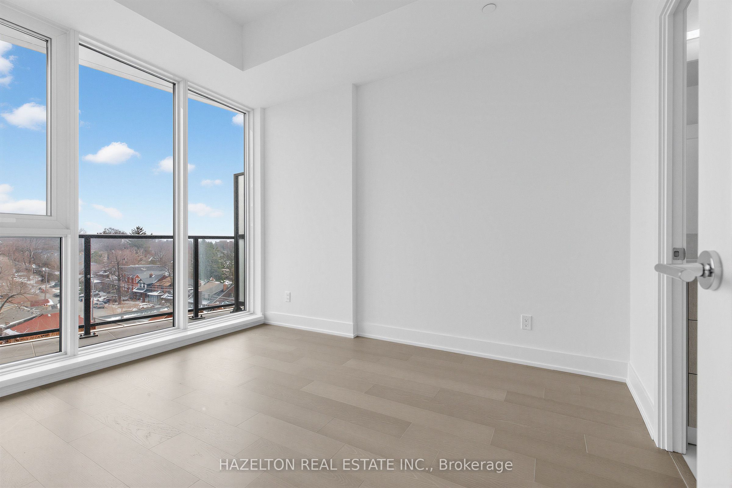 8 Manor Road W 705 Property Photo 11