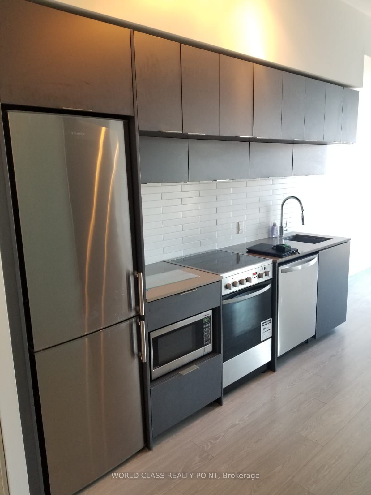 181 Dundas Street E 4702 Property Photo 2