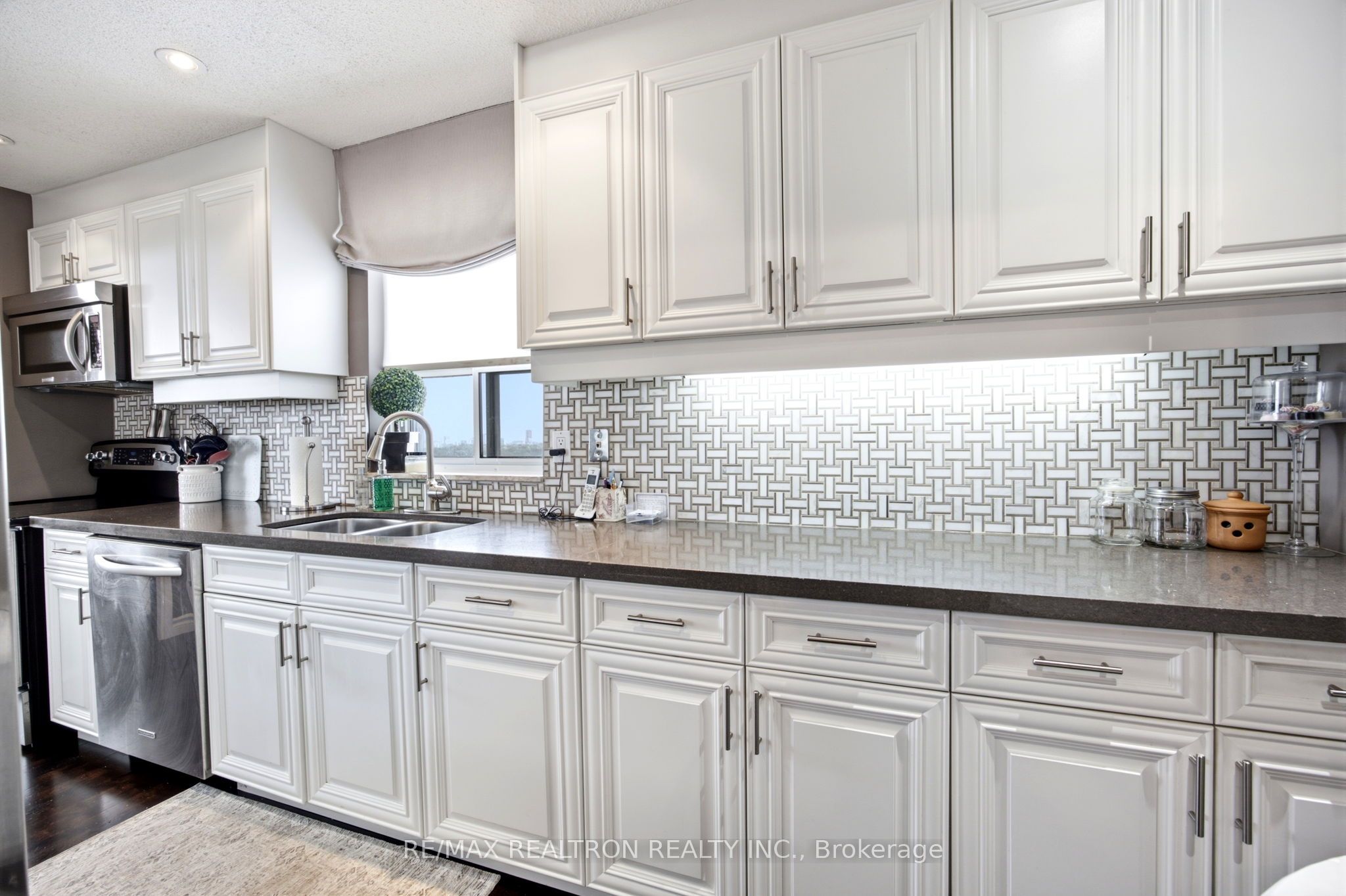 3000 Bathurst Street Ph3 Property Photo 6
