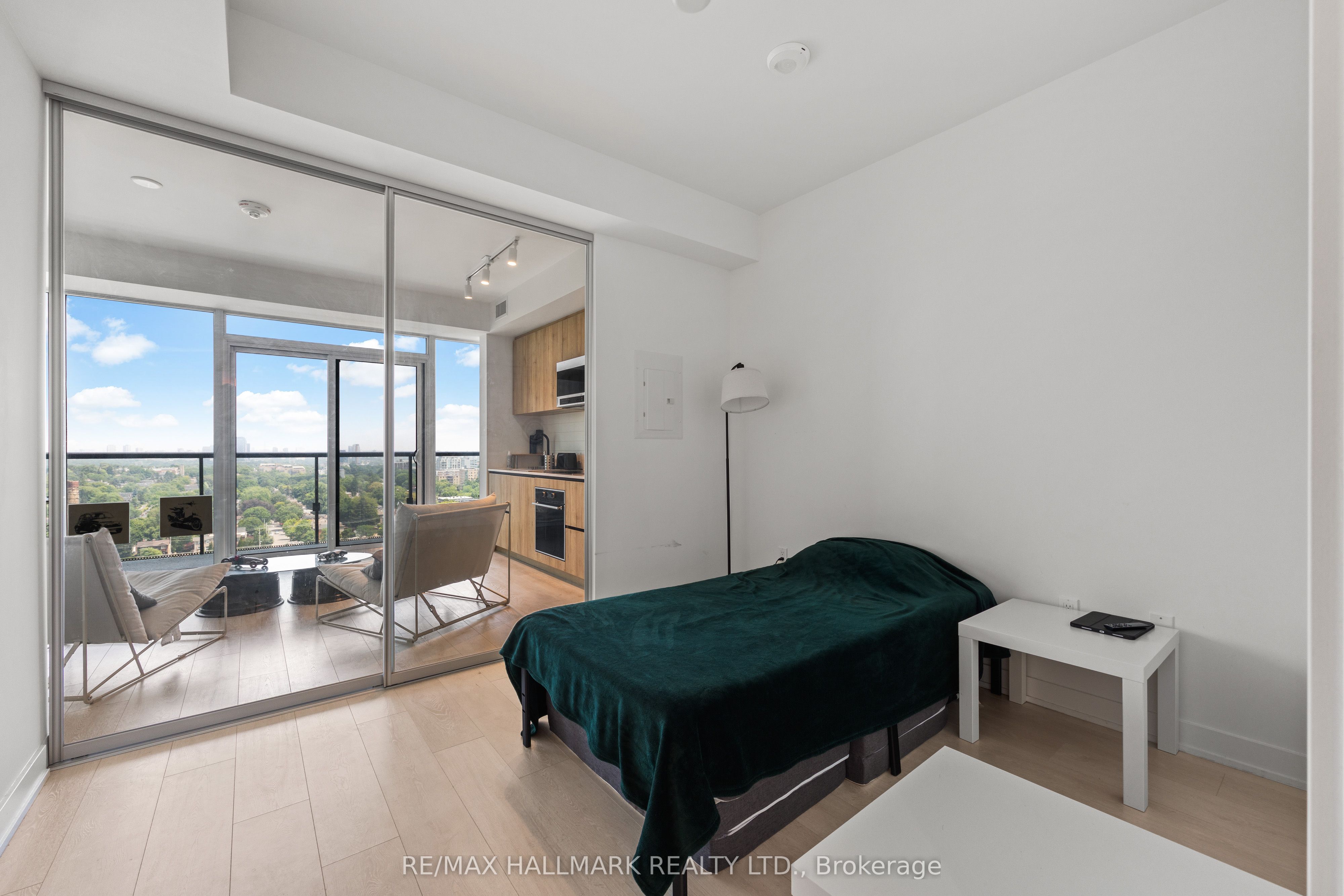 127 Broadway Avenue 1611 Property Photo 5