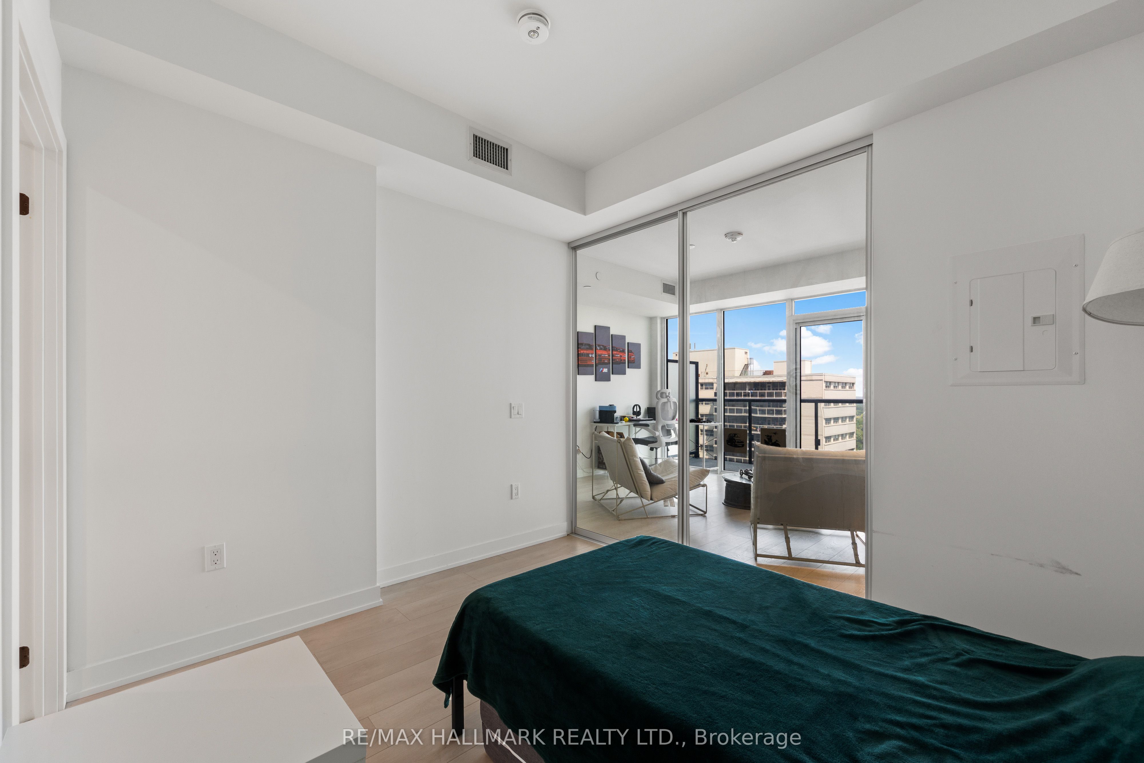 127 Broadway Avenue 1611 Property Photo 6