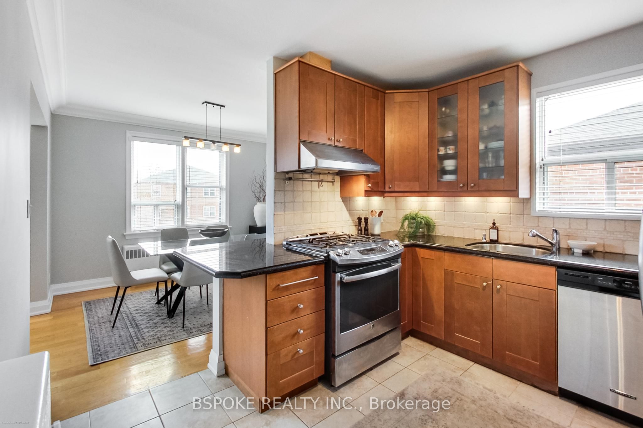 7 Warwick Avenue 3 Property Photo 8