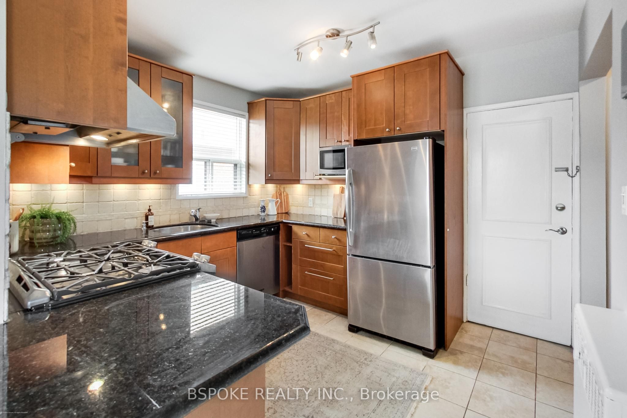 7 Warwick Avenue 3 Property Photo 10