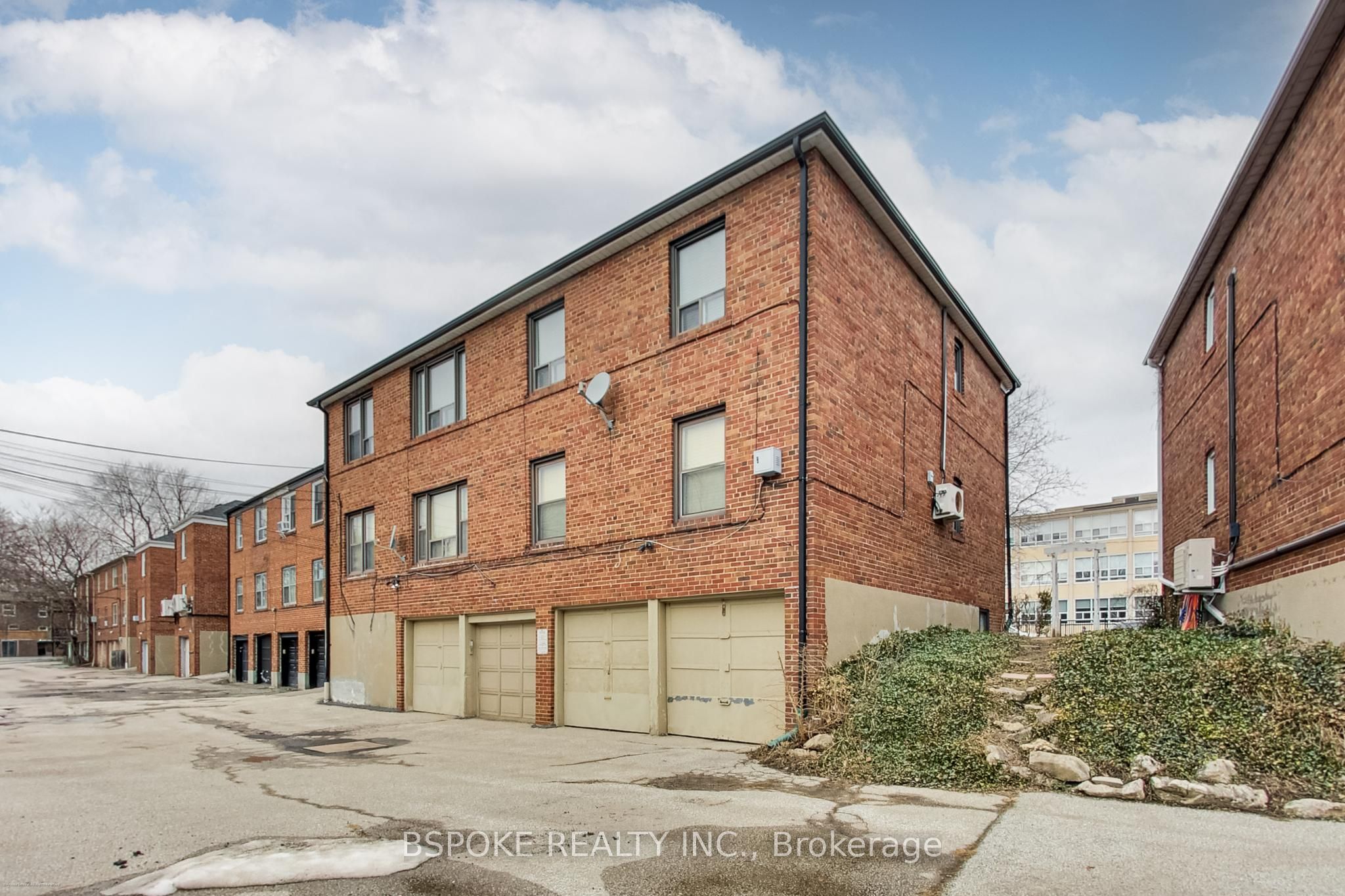 7 Warwick Avenue 3 Property Photo 23