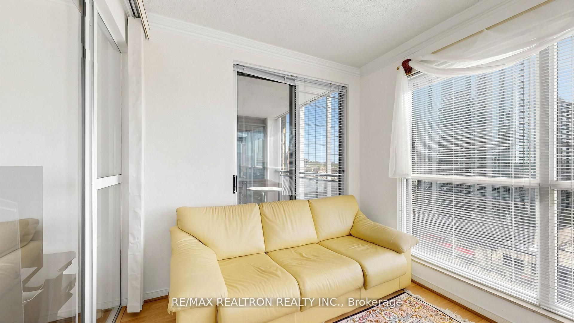 18 Hollywood Avenue 1707 Property Photo 17