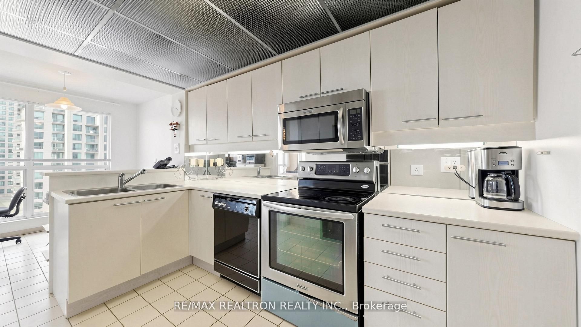 18 Hollywood Avenue 1707 Property Photo 20