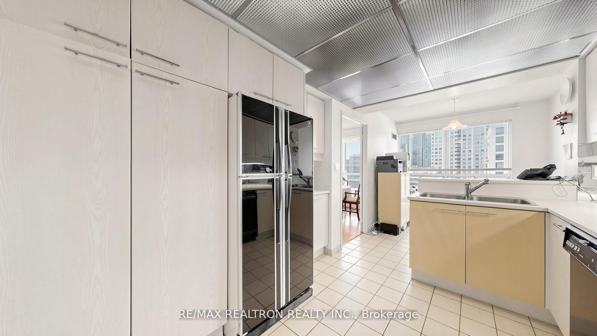 18 Hollywood Avenue 1707 Property Photo 22