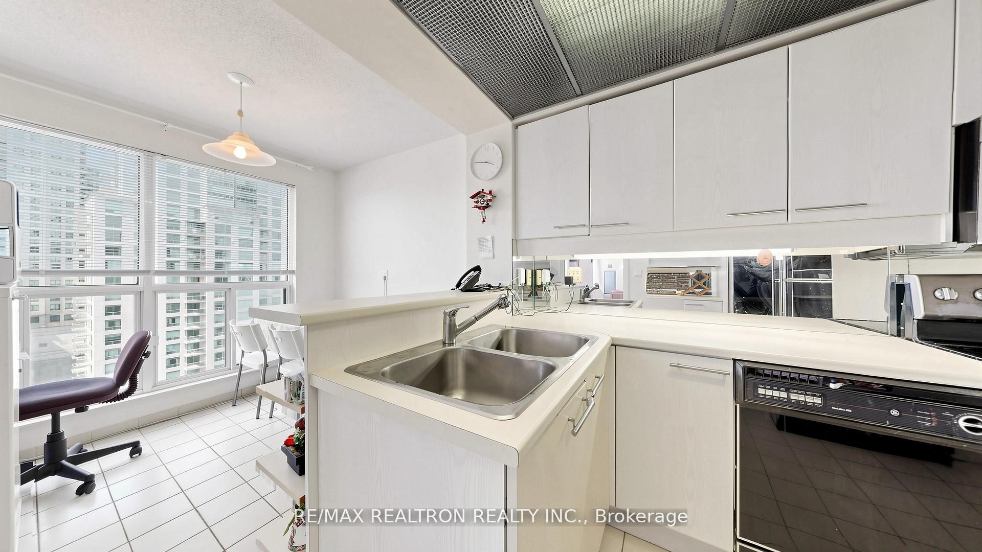 18 Hollywood Avenue 1707 Property Photo 23