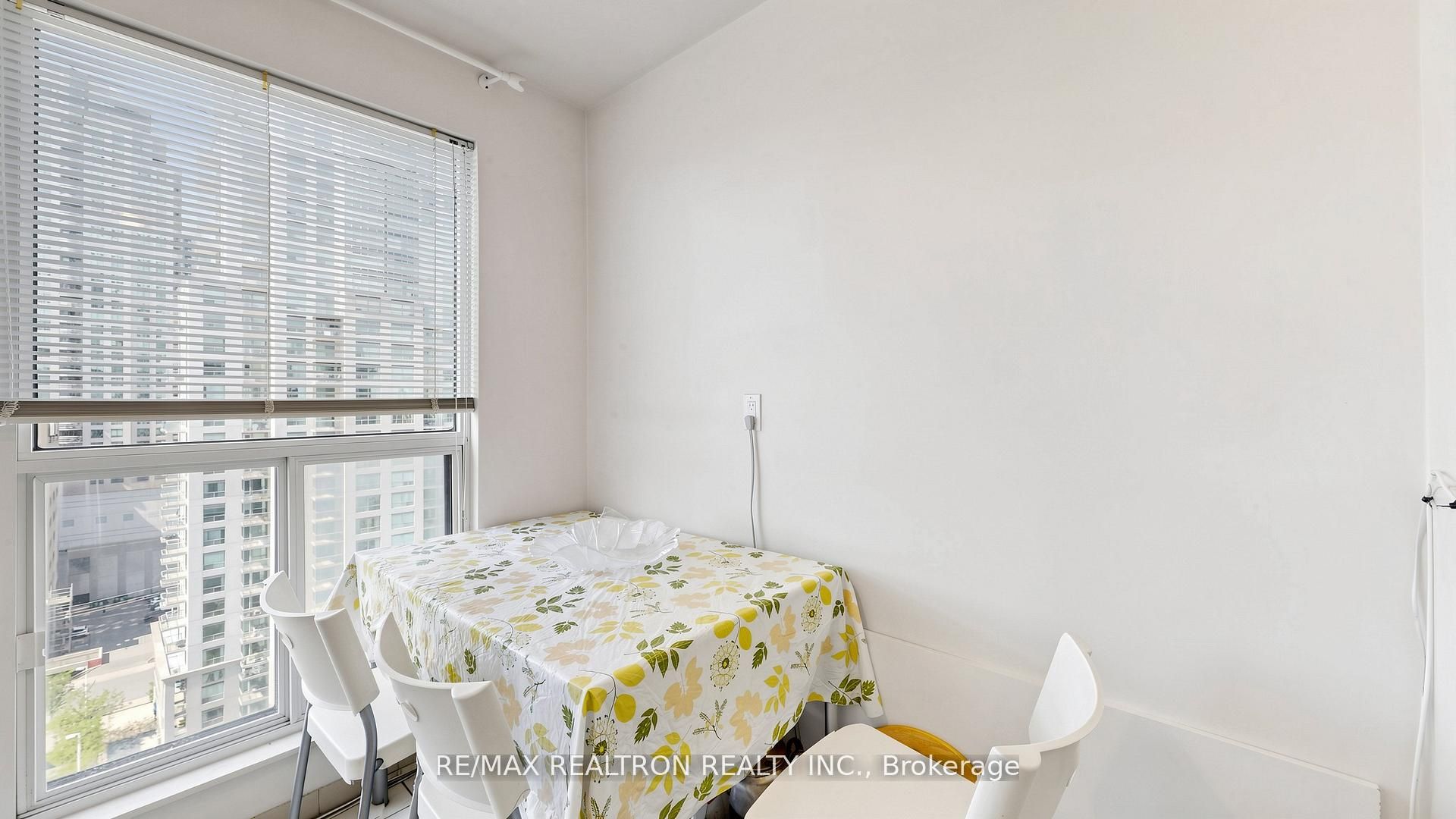18 Hollywood Avenue 1707 Property Photo 24