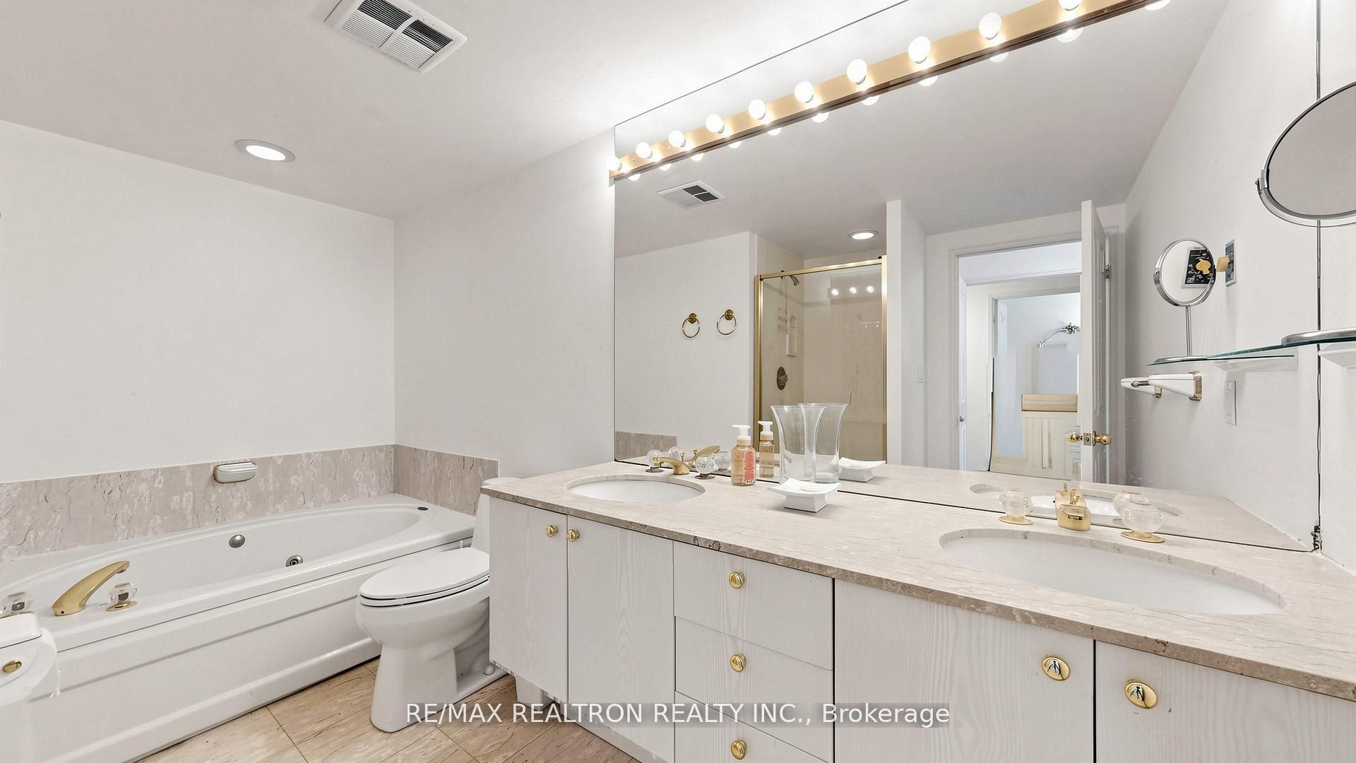 18 Hollywood Avenue 1707 Property Photo 29