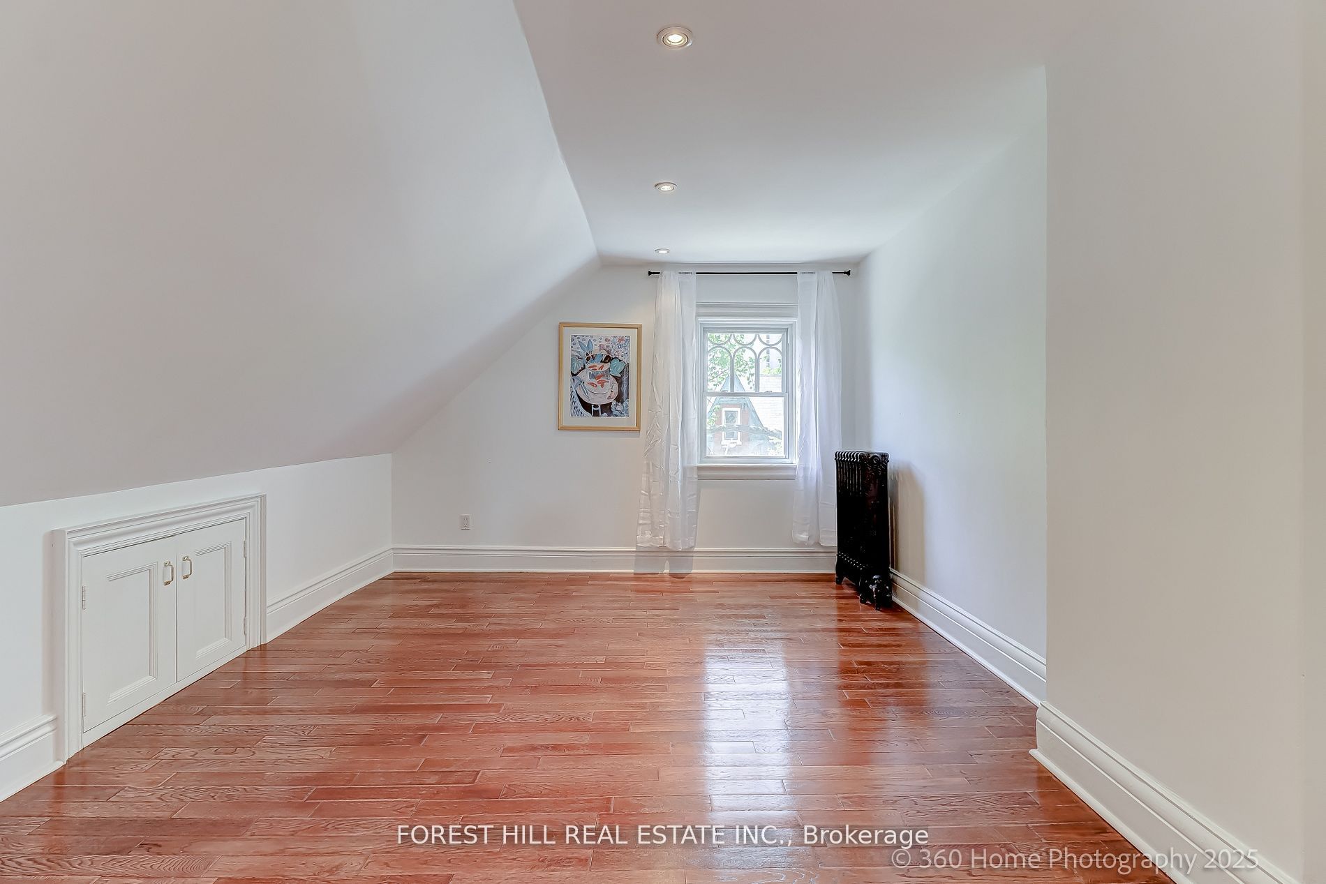379 Huron Street Property Photo 21