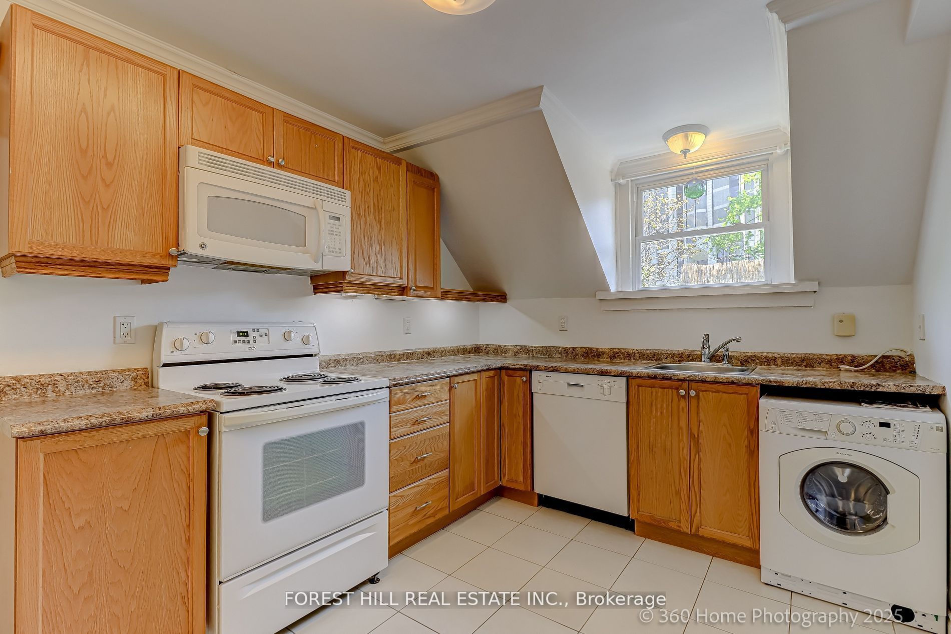 379 Huron Street Property Photo 33