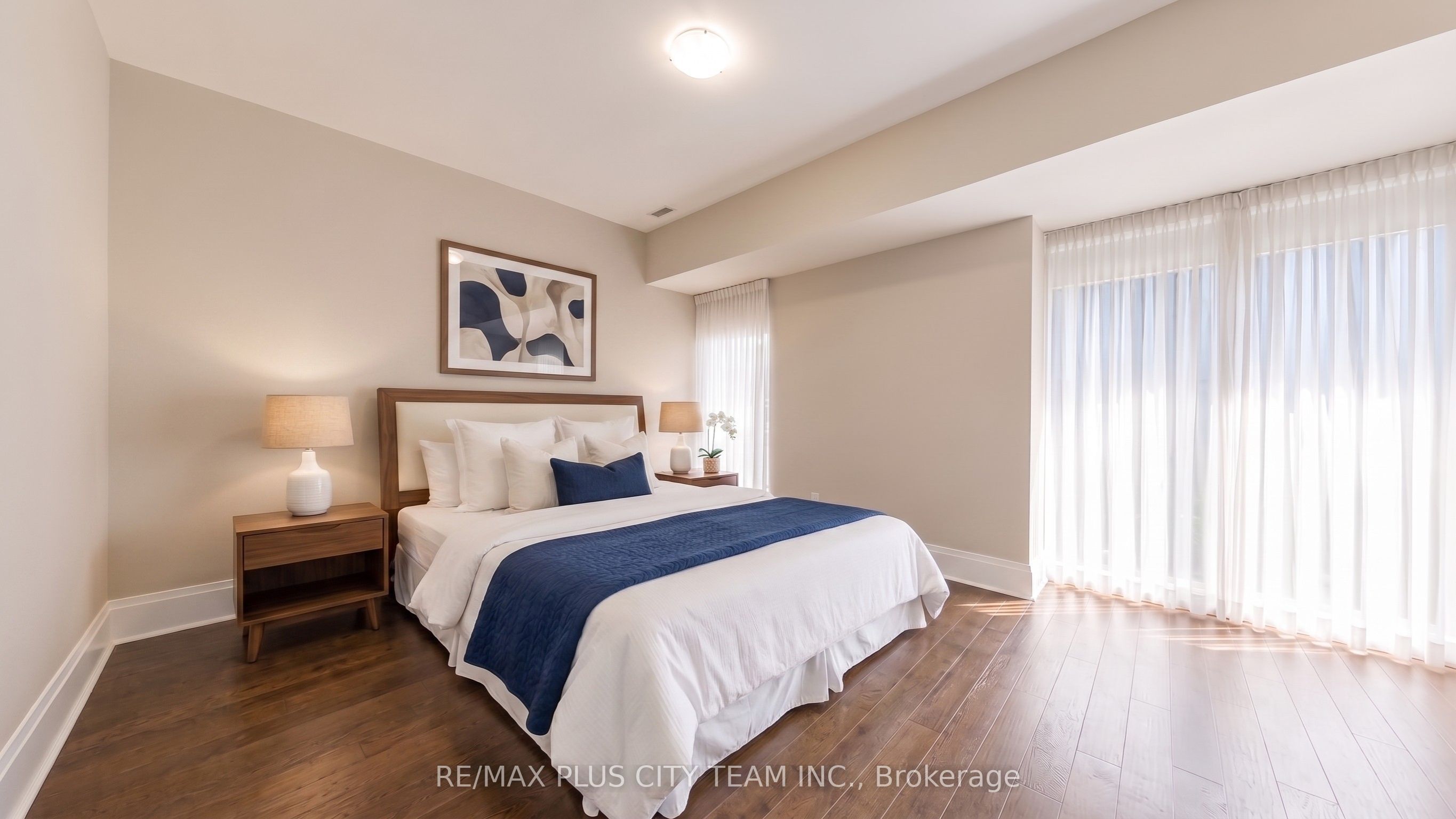 29 Queens Quay E Th122 Property Photo 8