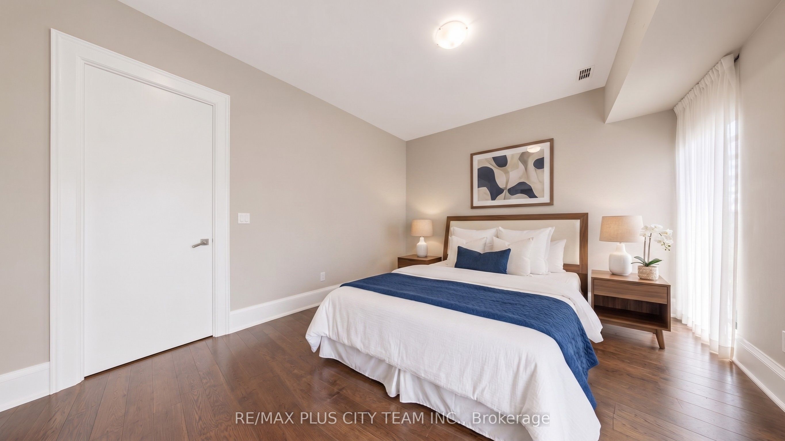 29 Queens Quay E Th122 Property Photo 9