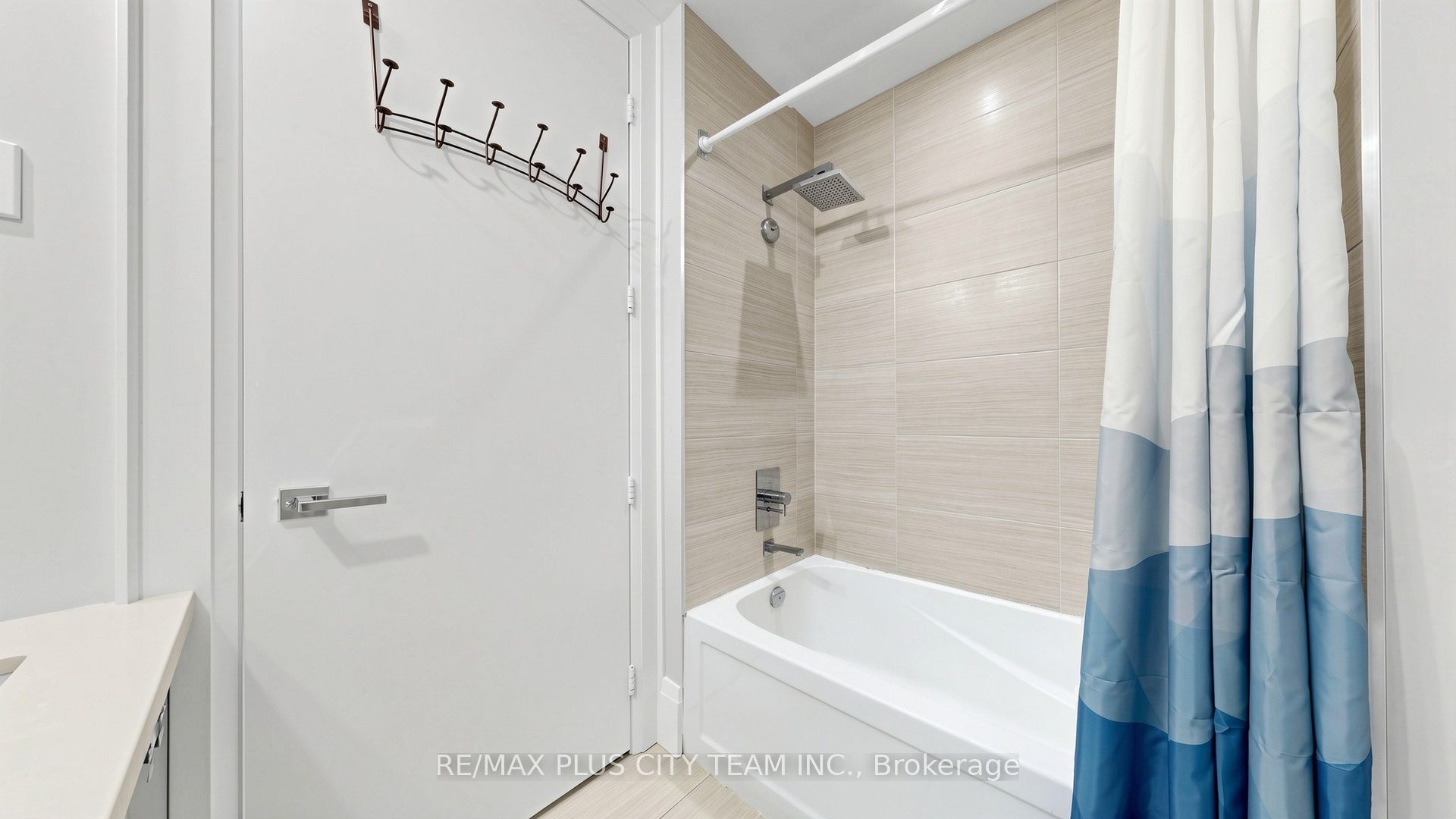 29 Queens Quay E Th122 Property Photo 11