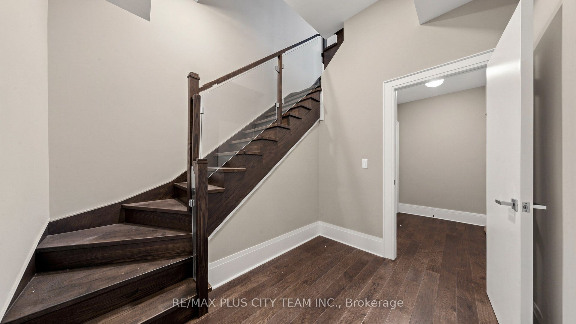 29 Queens Quay E Th122 Property Photo 15