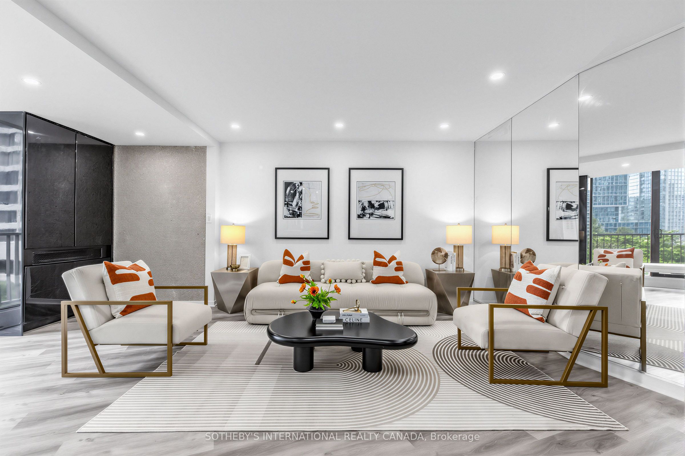 33 Harbour Square 1008 Property Photo 5