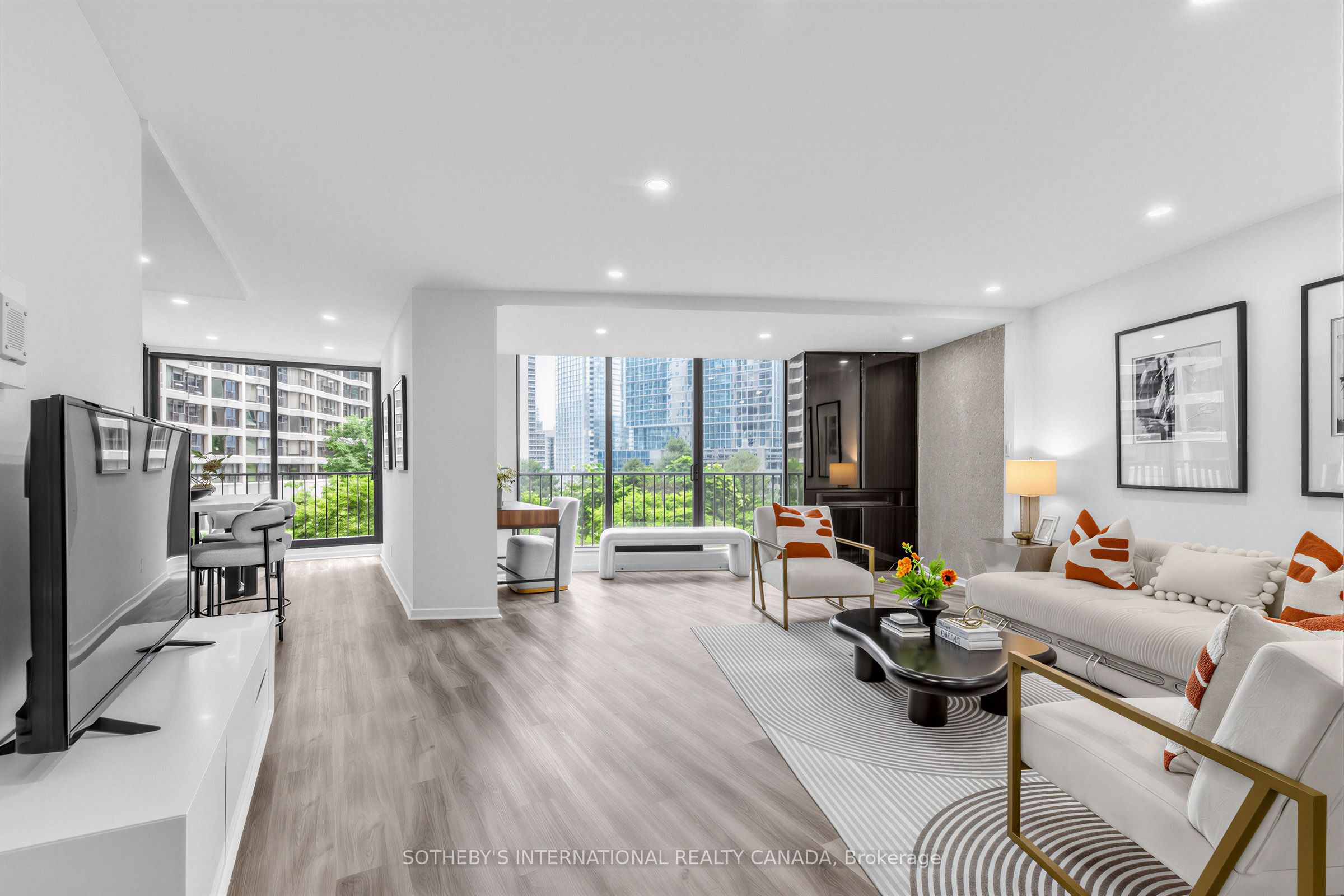 33 Harbour Square 1008 Property Photo 6