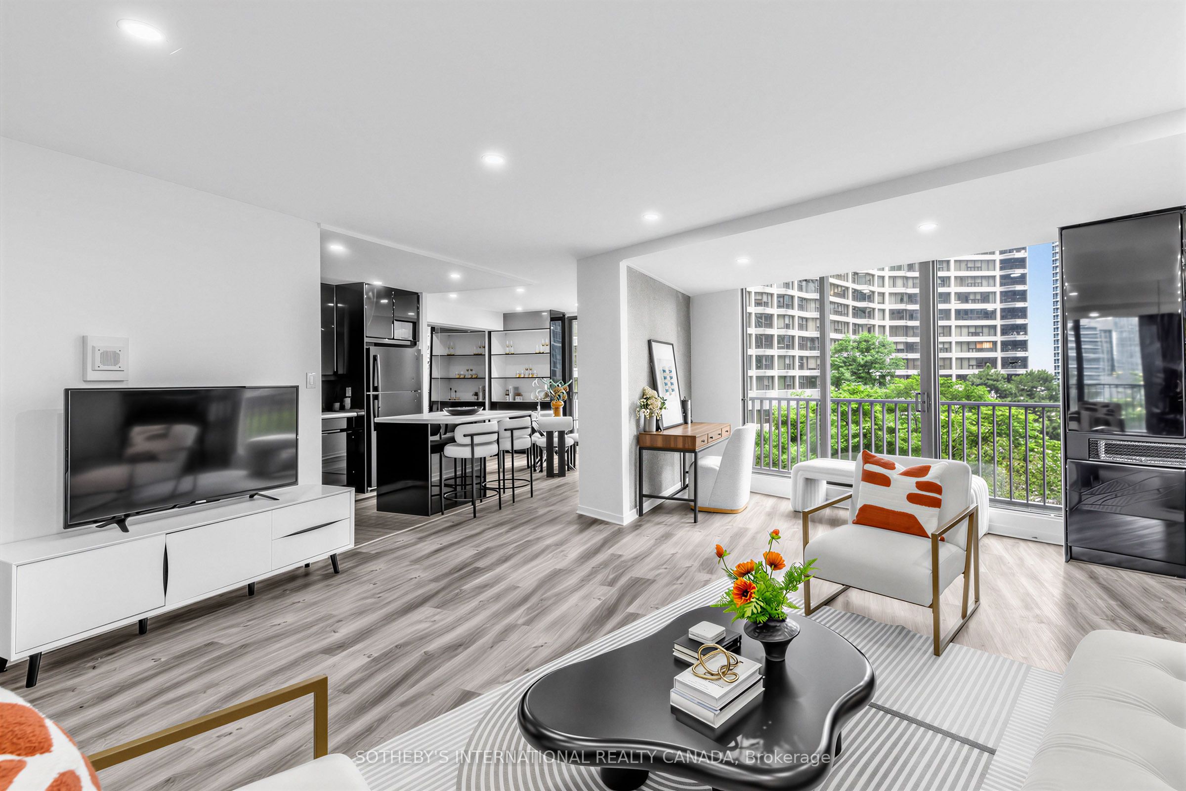 33 Harbour Square 1008 Property Photo 8