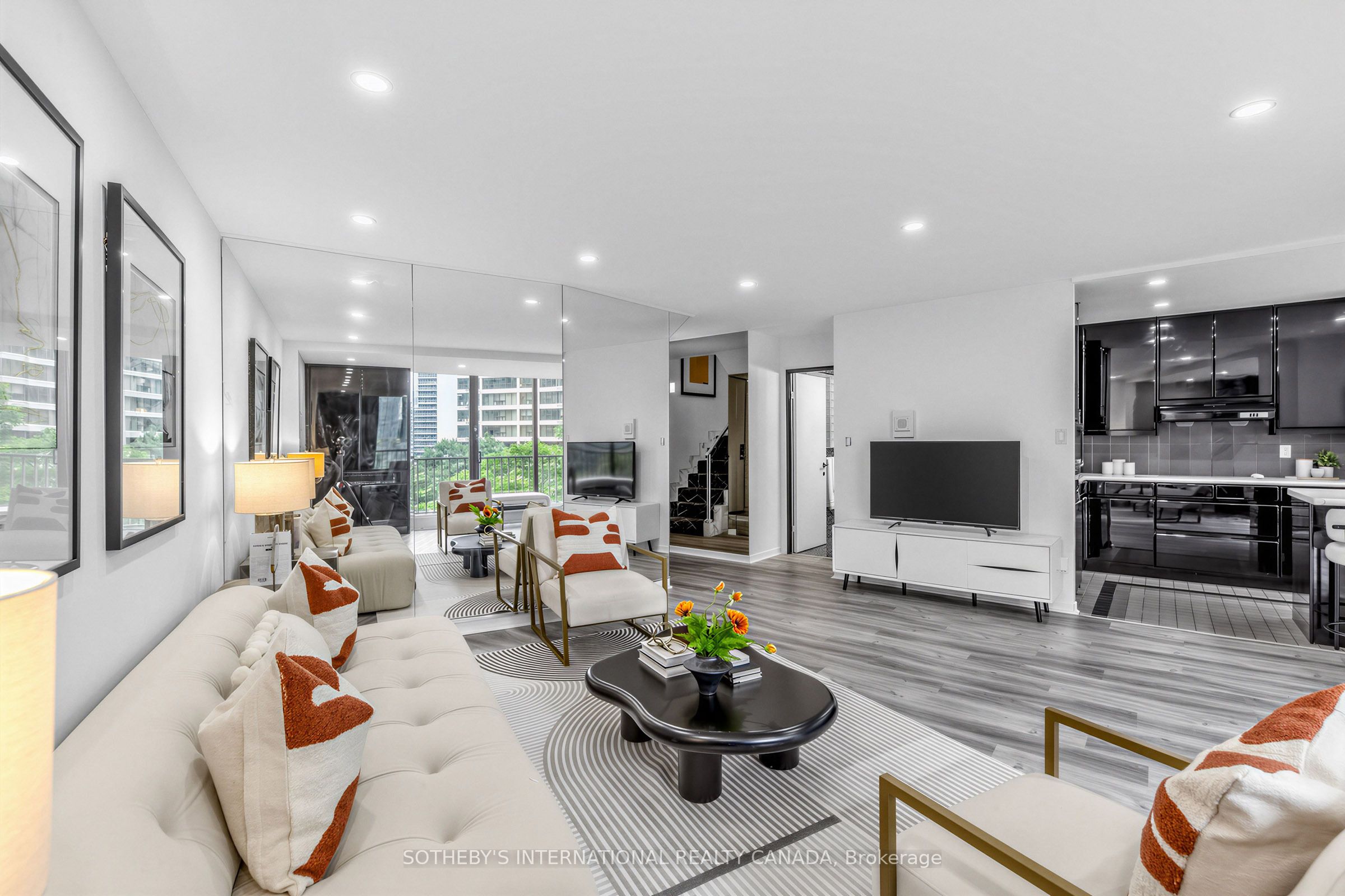 33 Harbour Square 1008 Property Photo 9