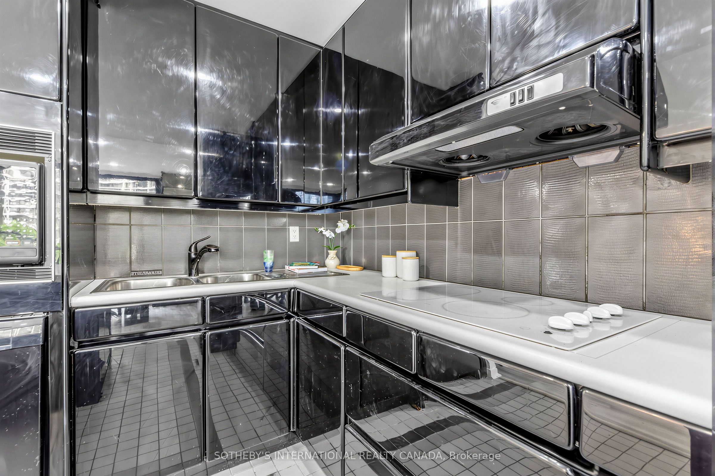 33 Harbour Square 1008 Property Photo 14