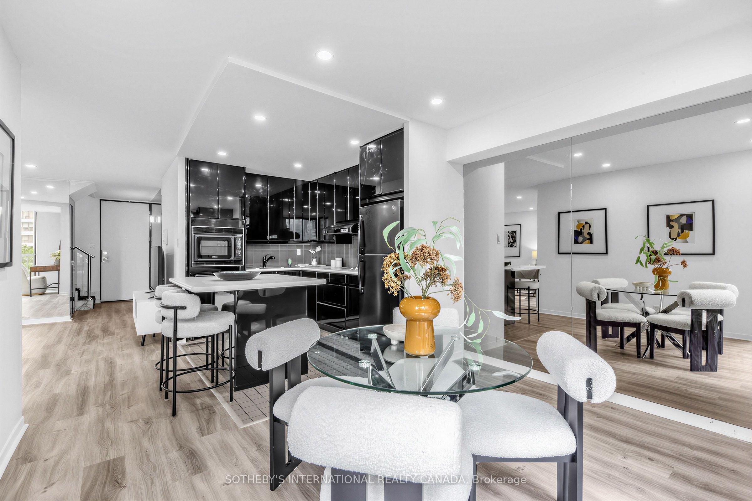 33 Harbour Square 1008 Property Photo 16