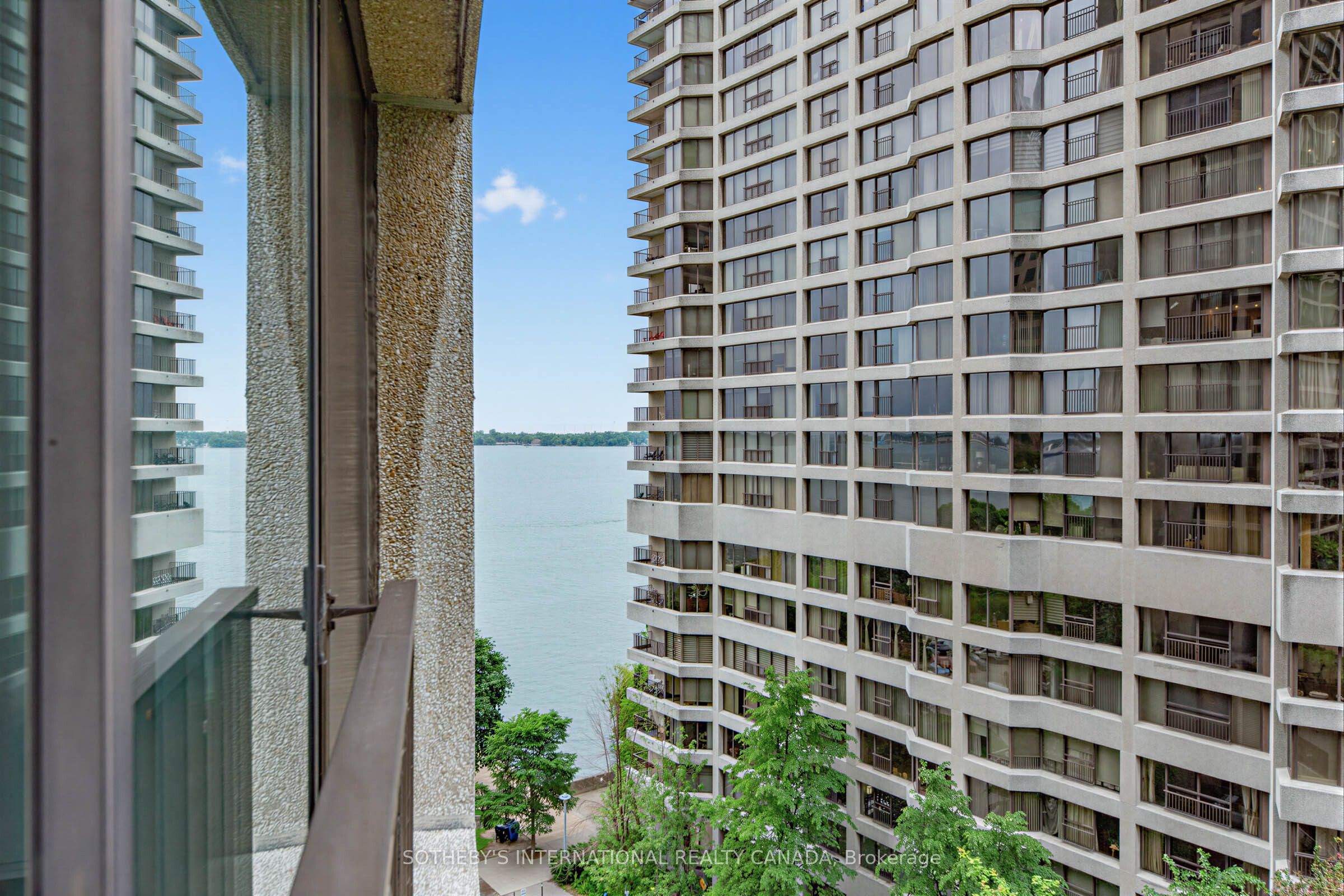 33 Harbour Square 1008 Property Photo 18