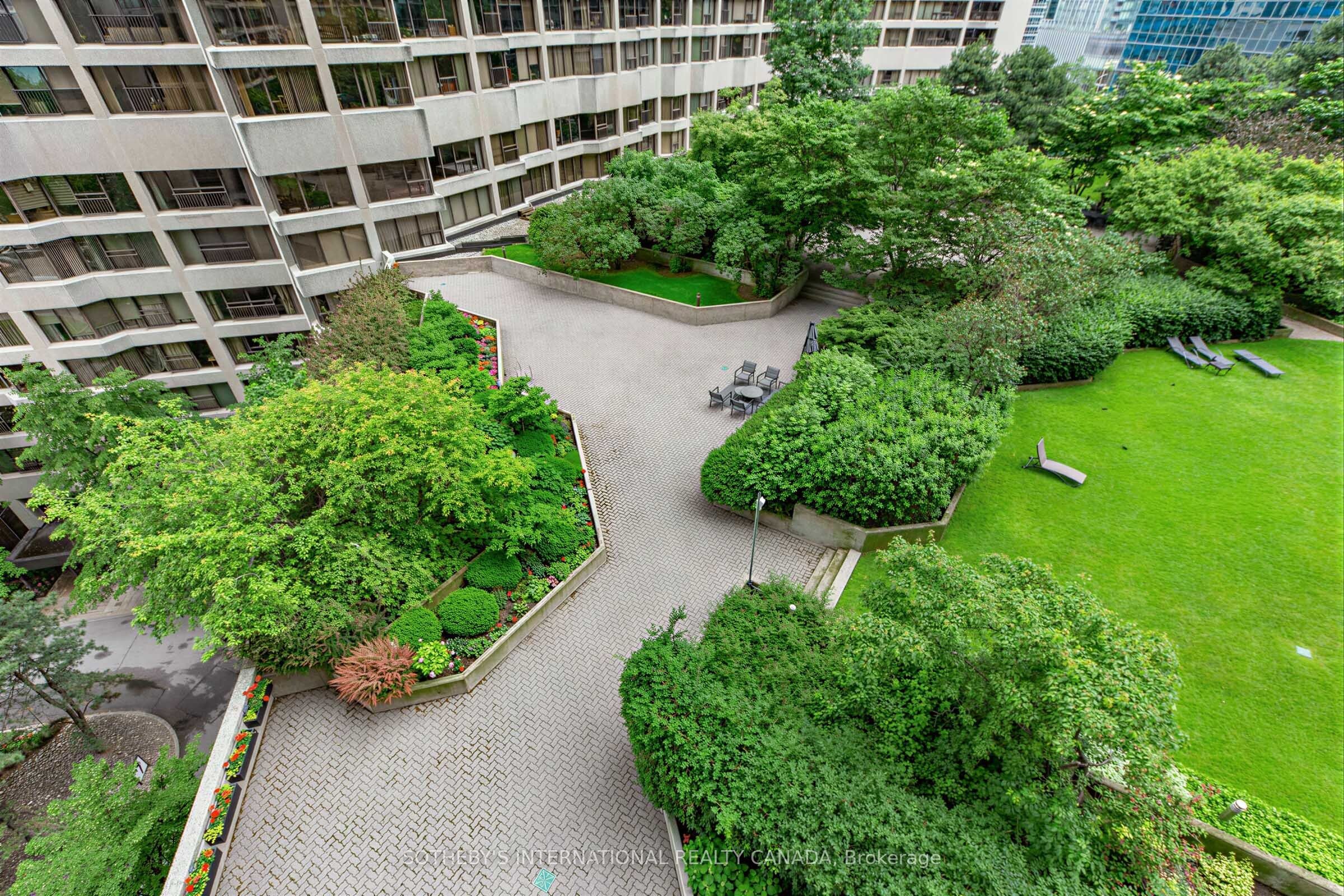 33 Harbour Square 1008 Property Photo 20