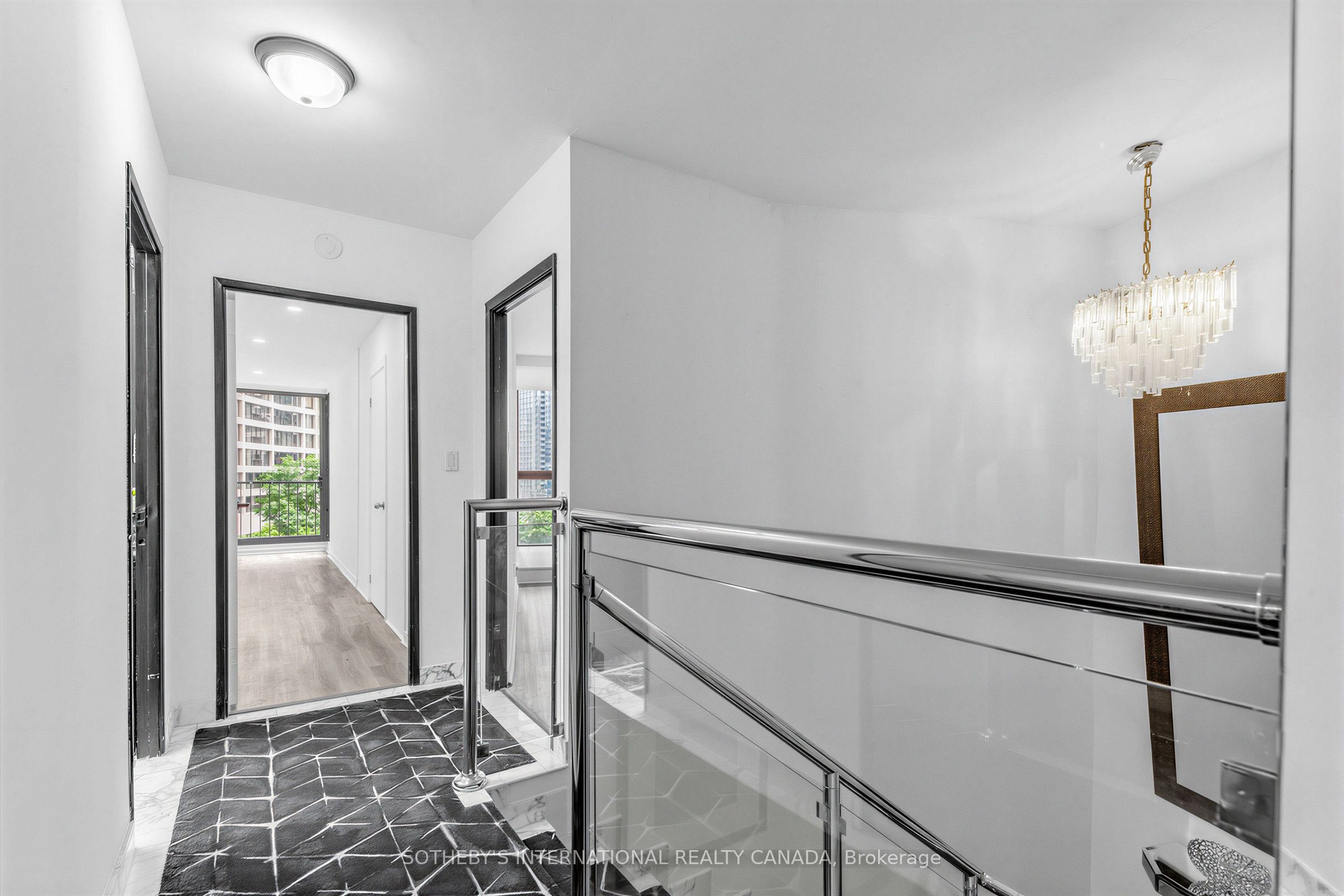 33 Harbour Square 1008 Property Photo 24