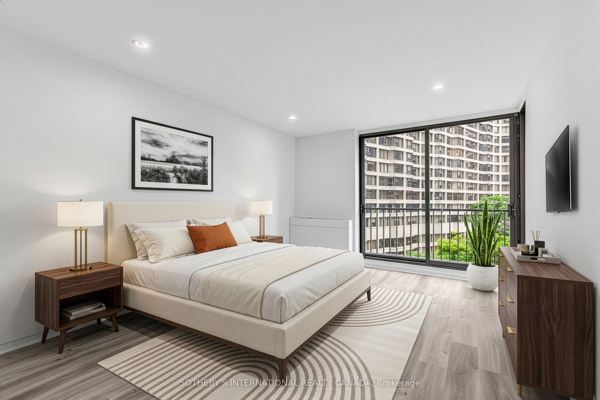 33 Harbour Square 1008 Property Photo 26