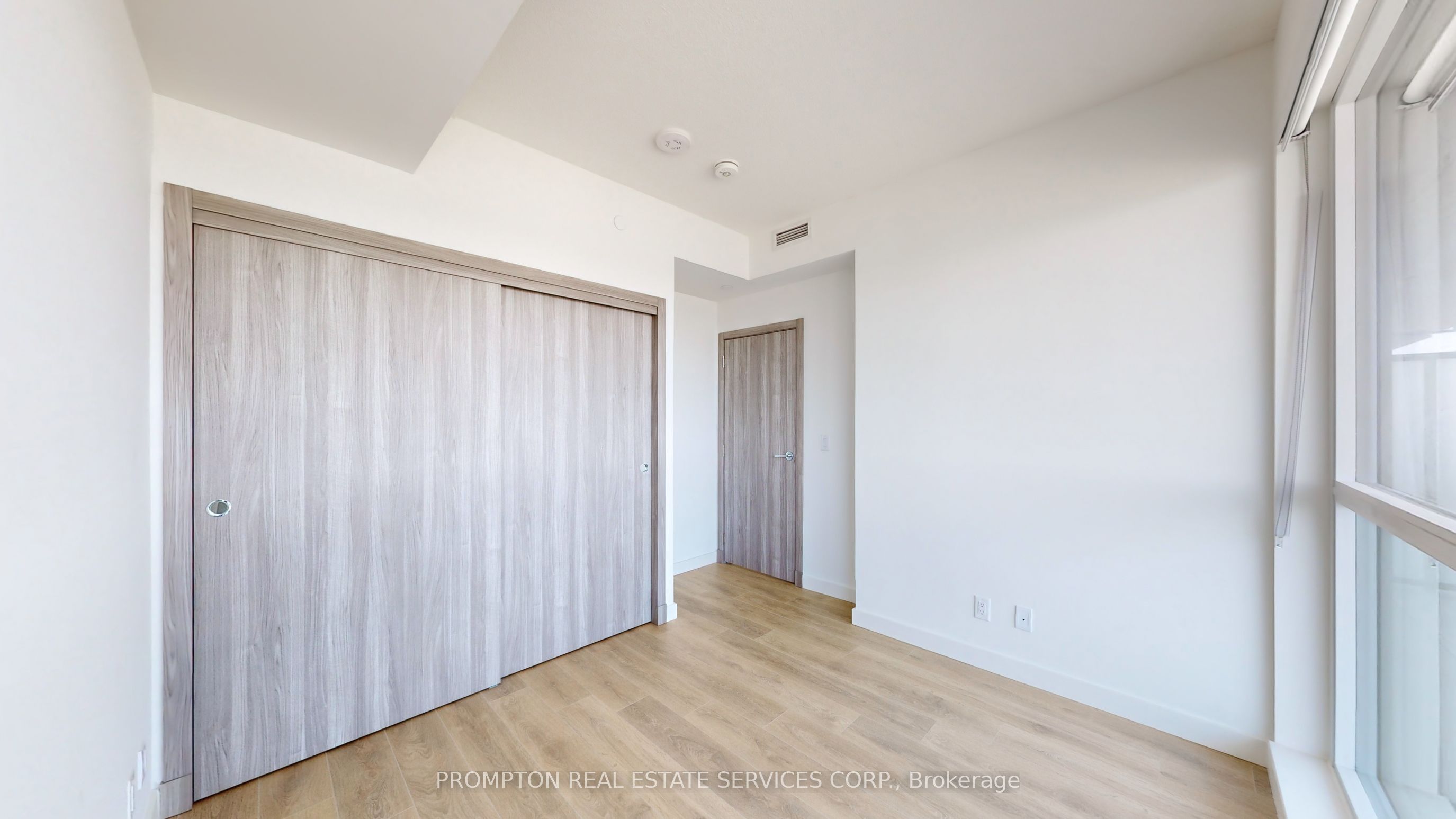 85 Mcmahon Drive 1211 Property Photo 22